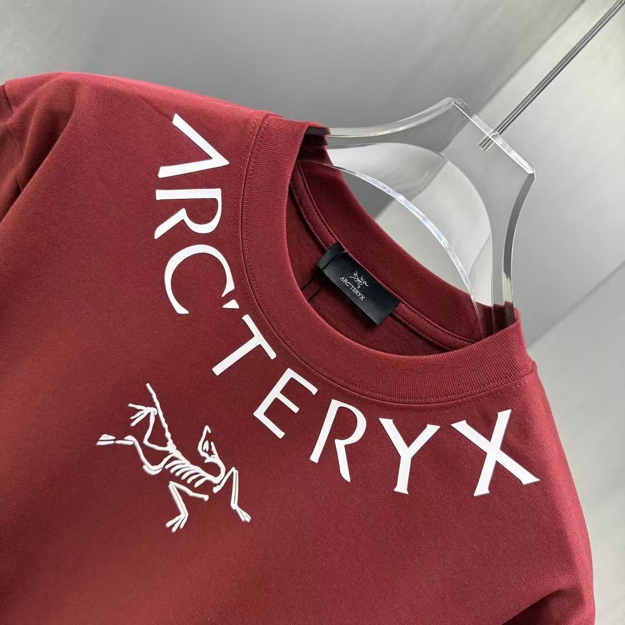 <p>Arc'teryx 短袖T恤(紅)</p>