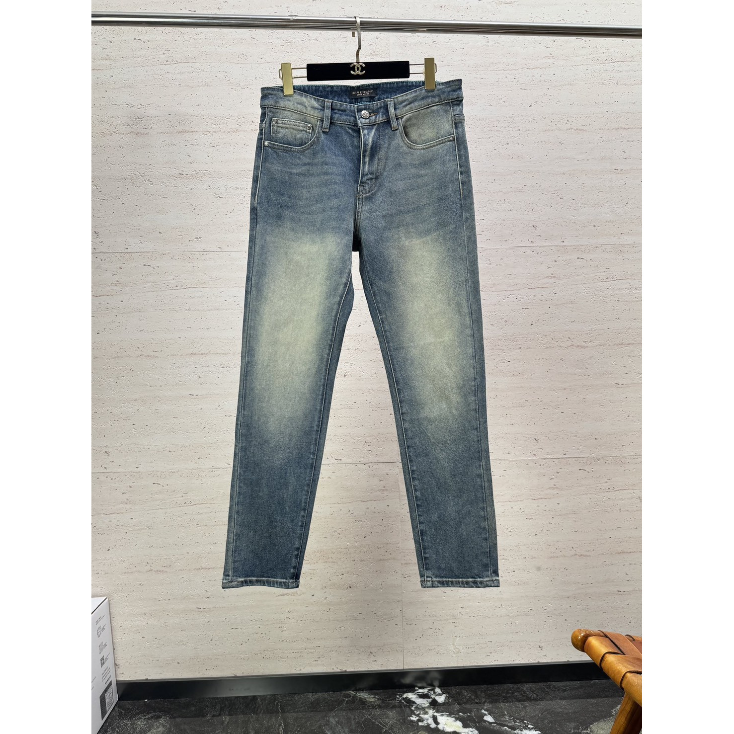 <p>GIVENCHY 牛仔裤</p>