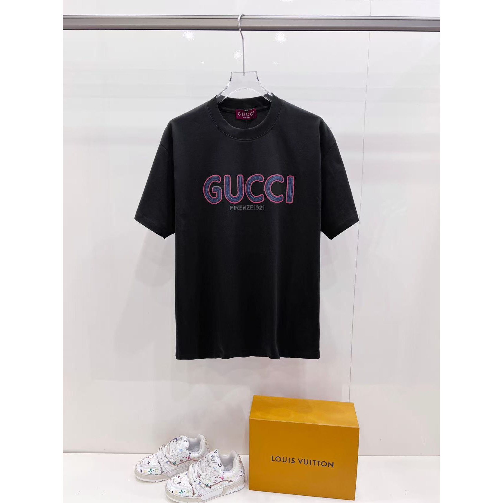 <p>GUCCI&nbsp;短袖圆领T恤(黑)</p>