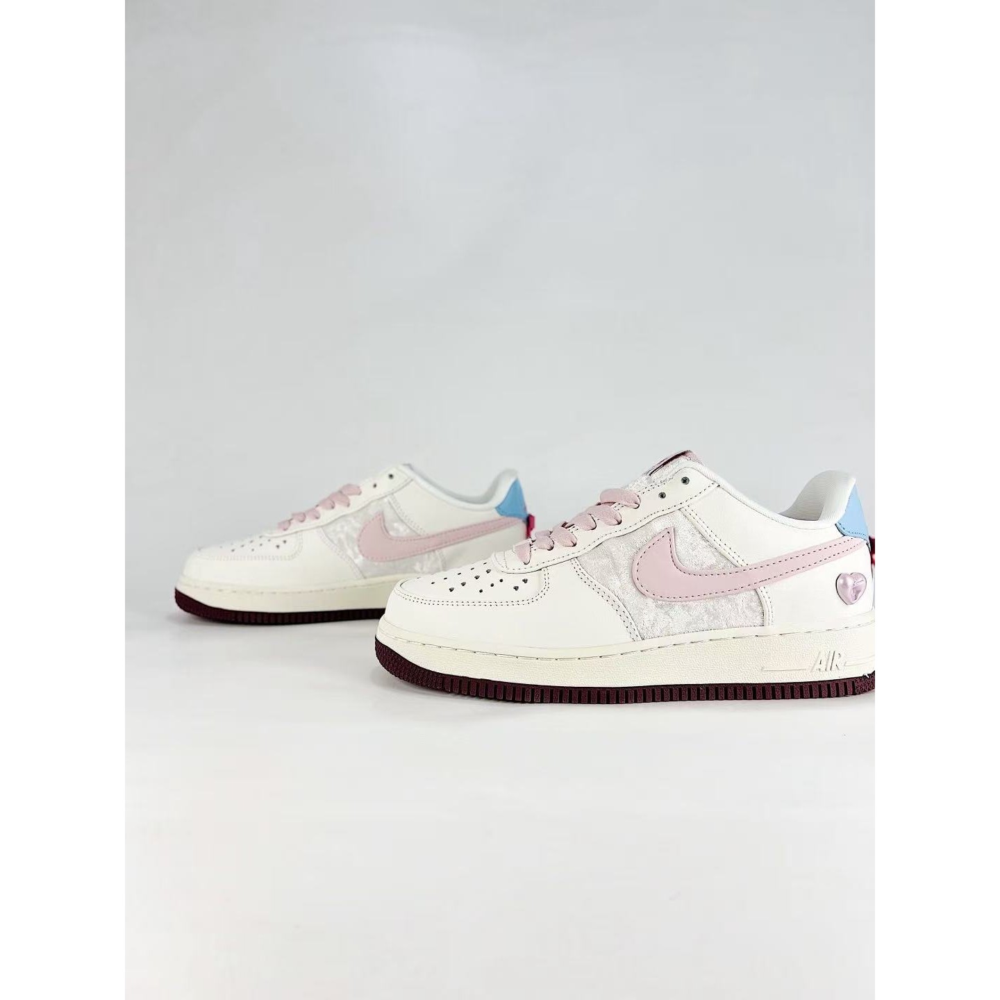 <p>Nike Air Force1 07 low&nbsp; (粉)</p>