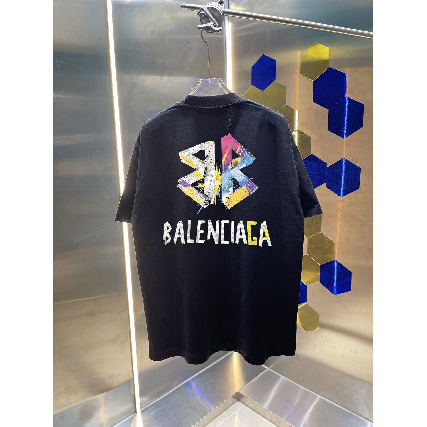 <p>Balenciaga 洗水磨破短袖T恤(洗水黑)</p>