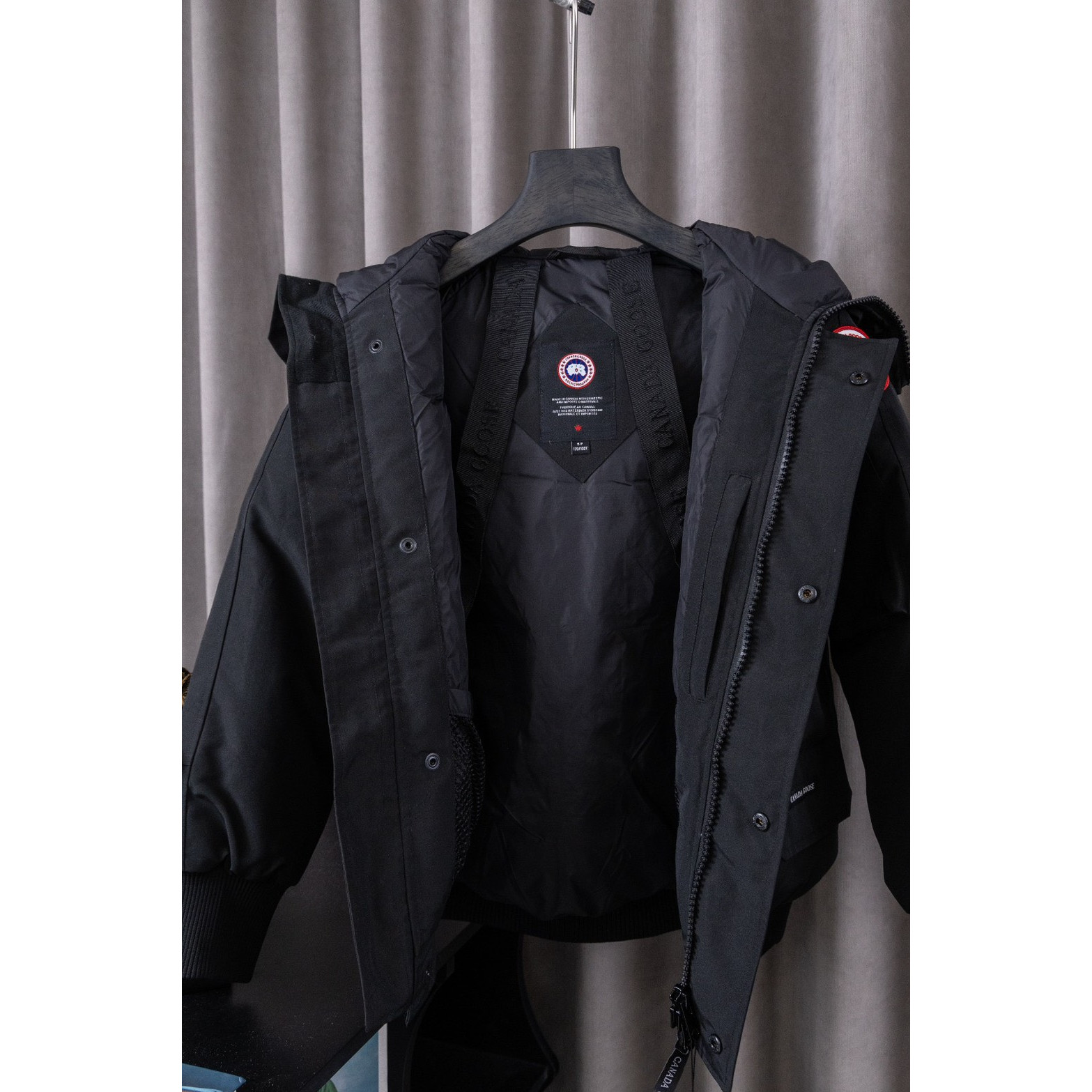 <p>Canada Goose 01款 Chilliwack Bomber 飞行员羽绒服(黑色)</p>