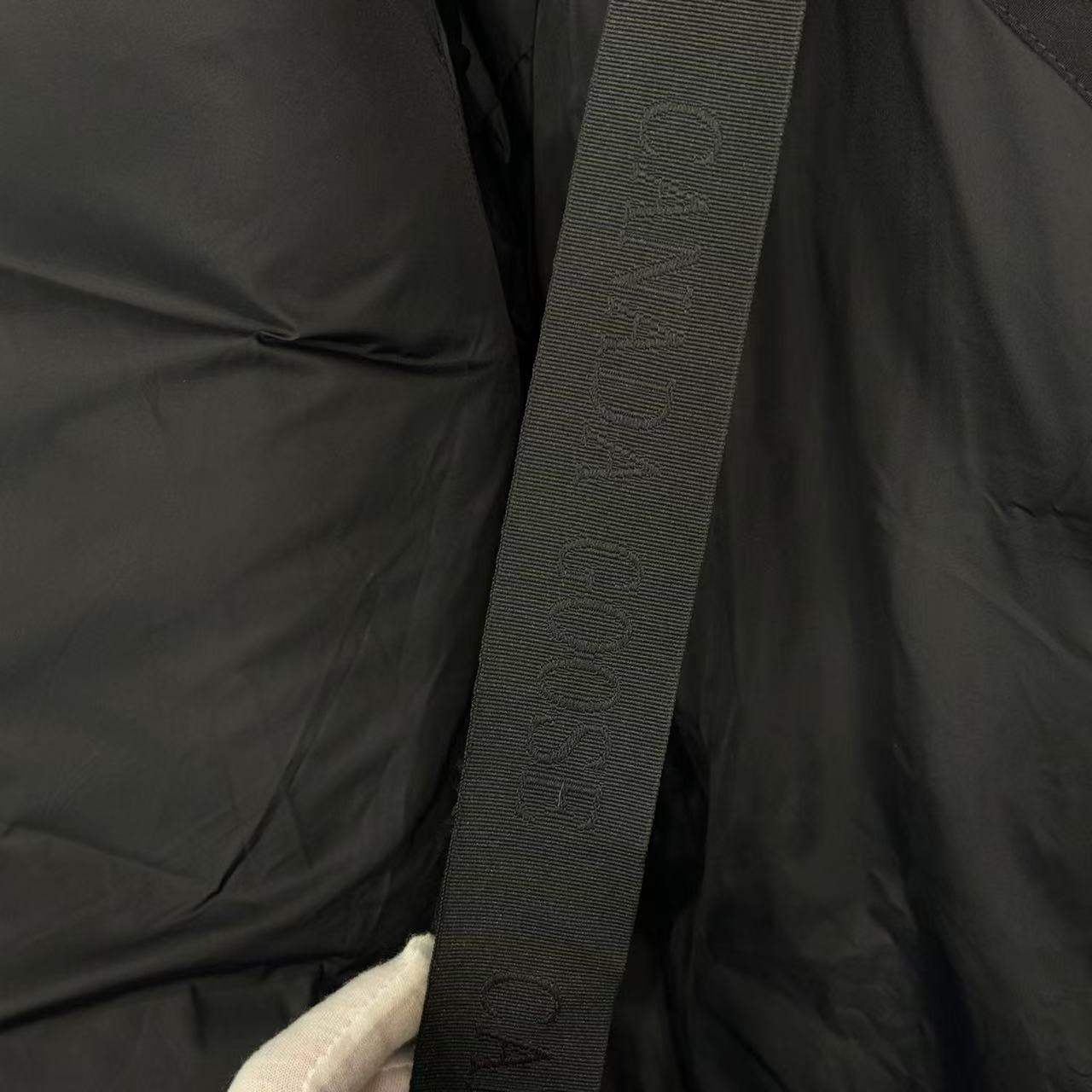 <p>Canada Goose Chelse*派克大衣羽绒服(黑色黑標)</p>