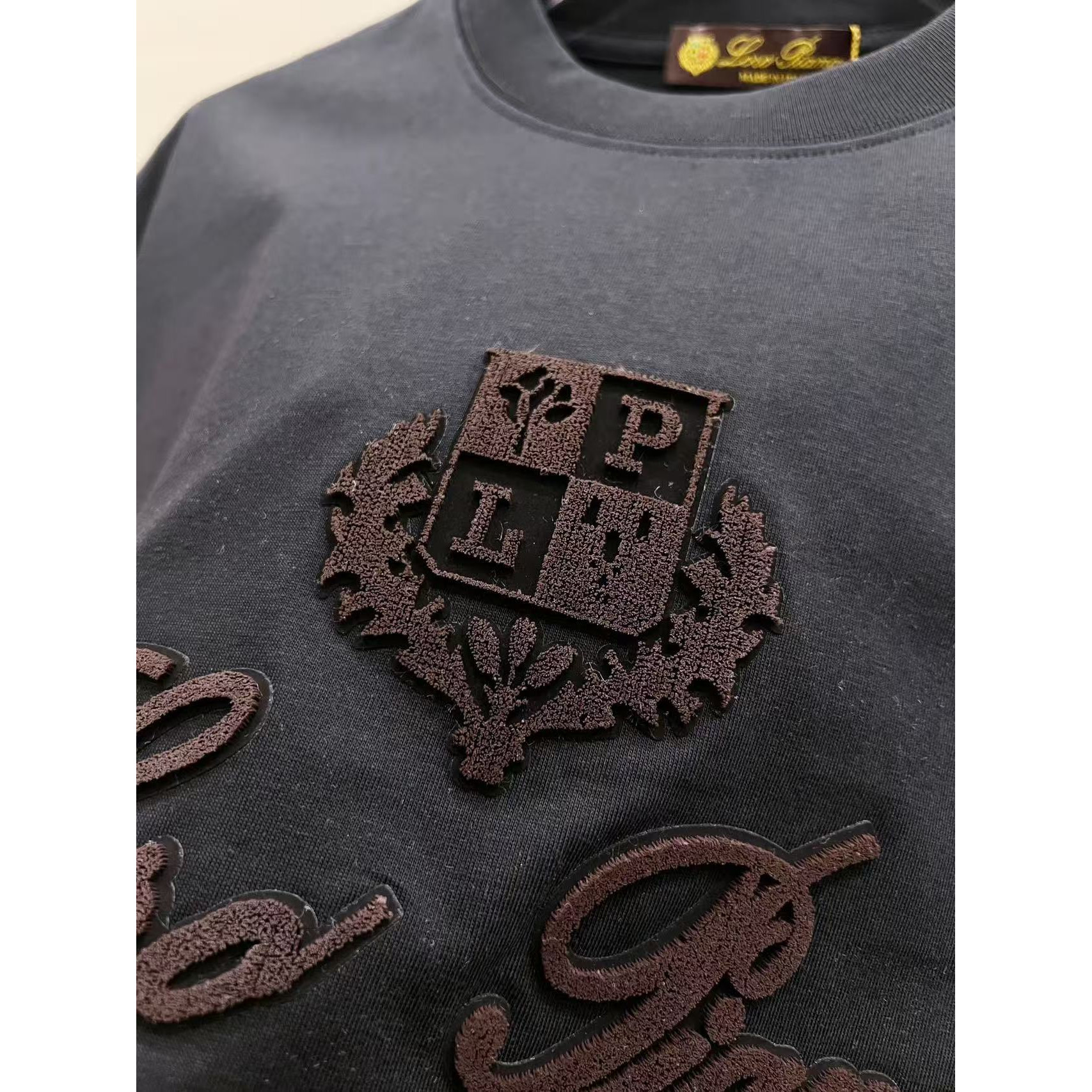 <p>Loro Piana&nbsp;短袖T恤(黑)</p>