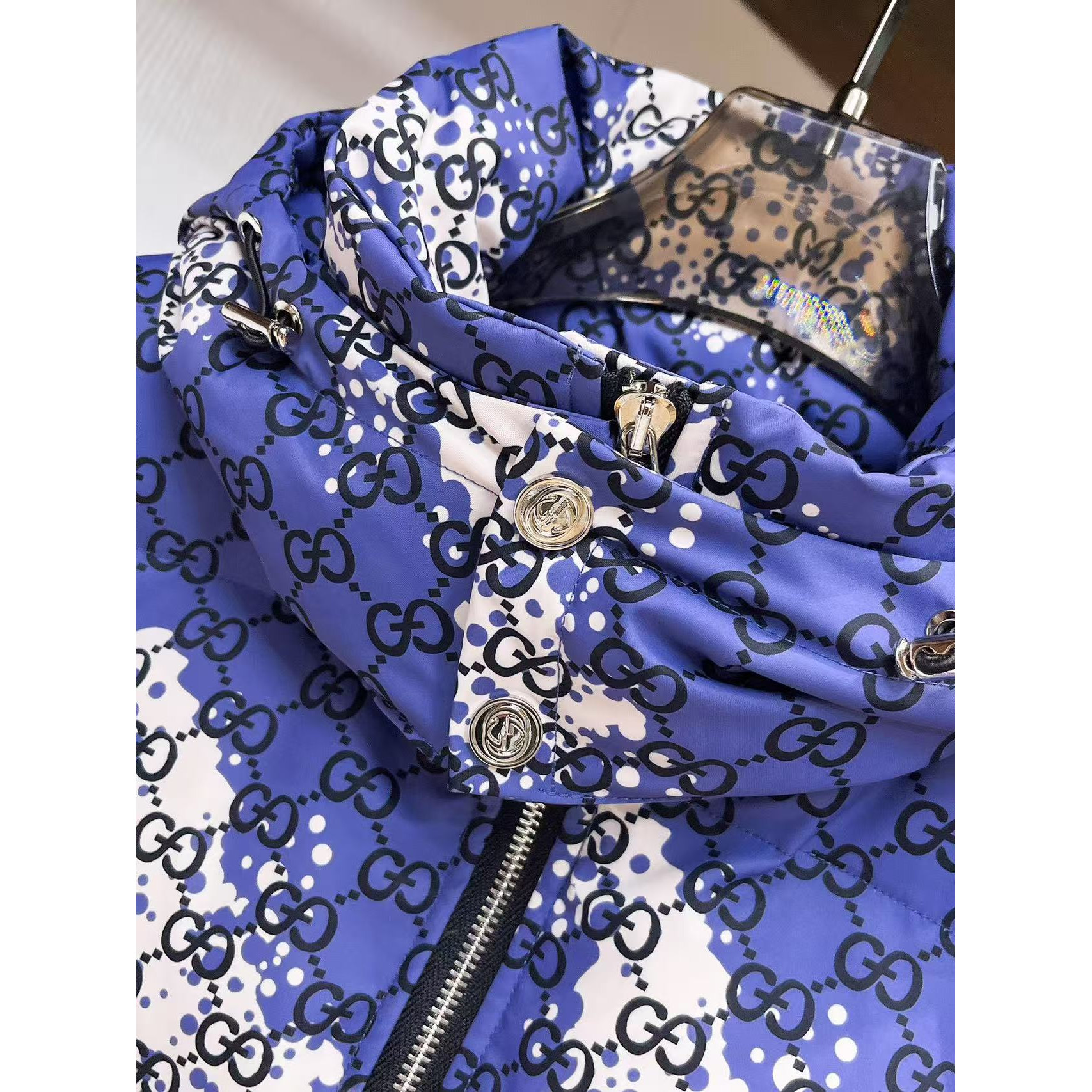 <p>GUCCI 秋冬新款羽绒服(藍)</p>