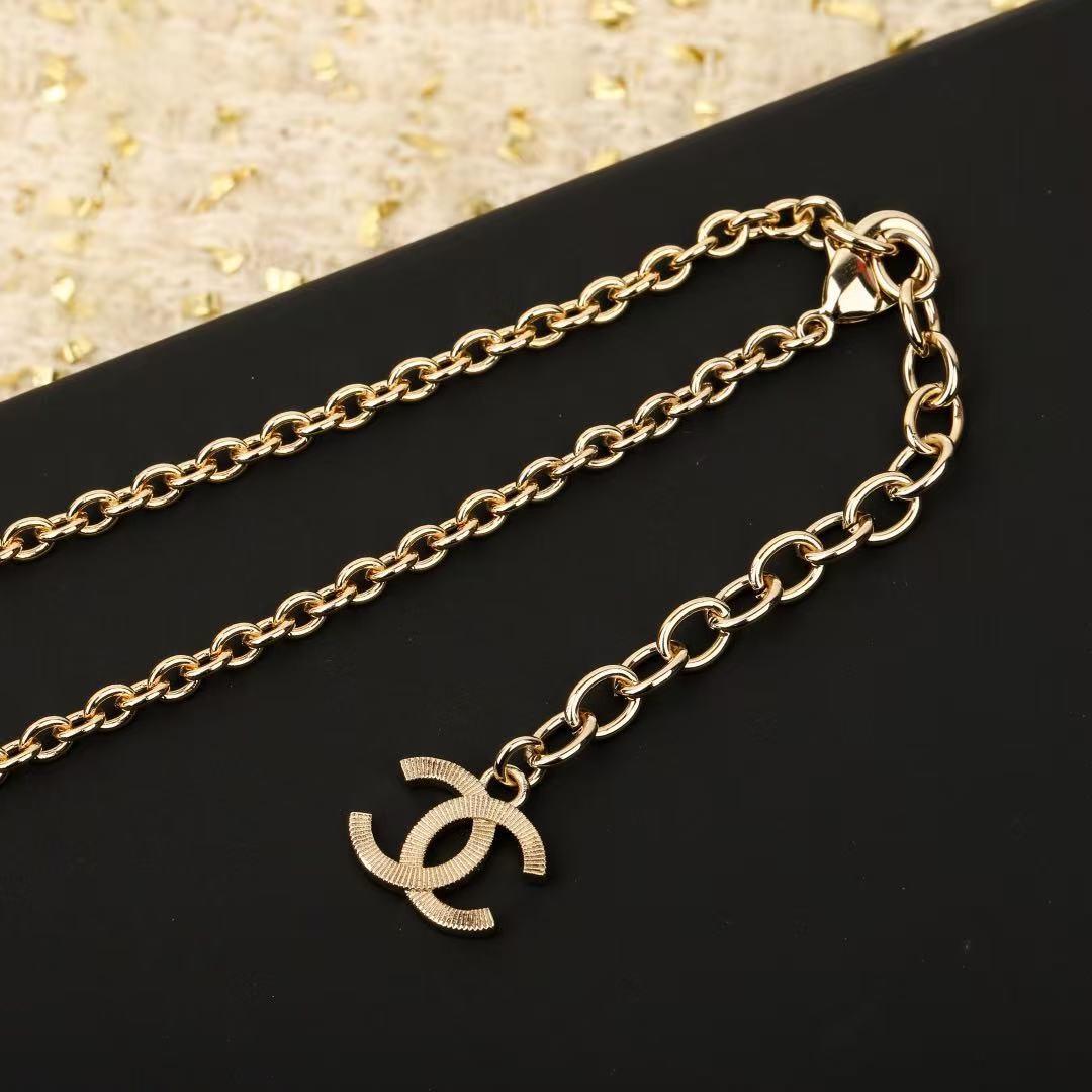 <p>CHANEL&nbsp;香水瓶水钻项链</p>