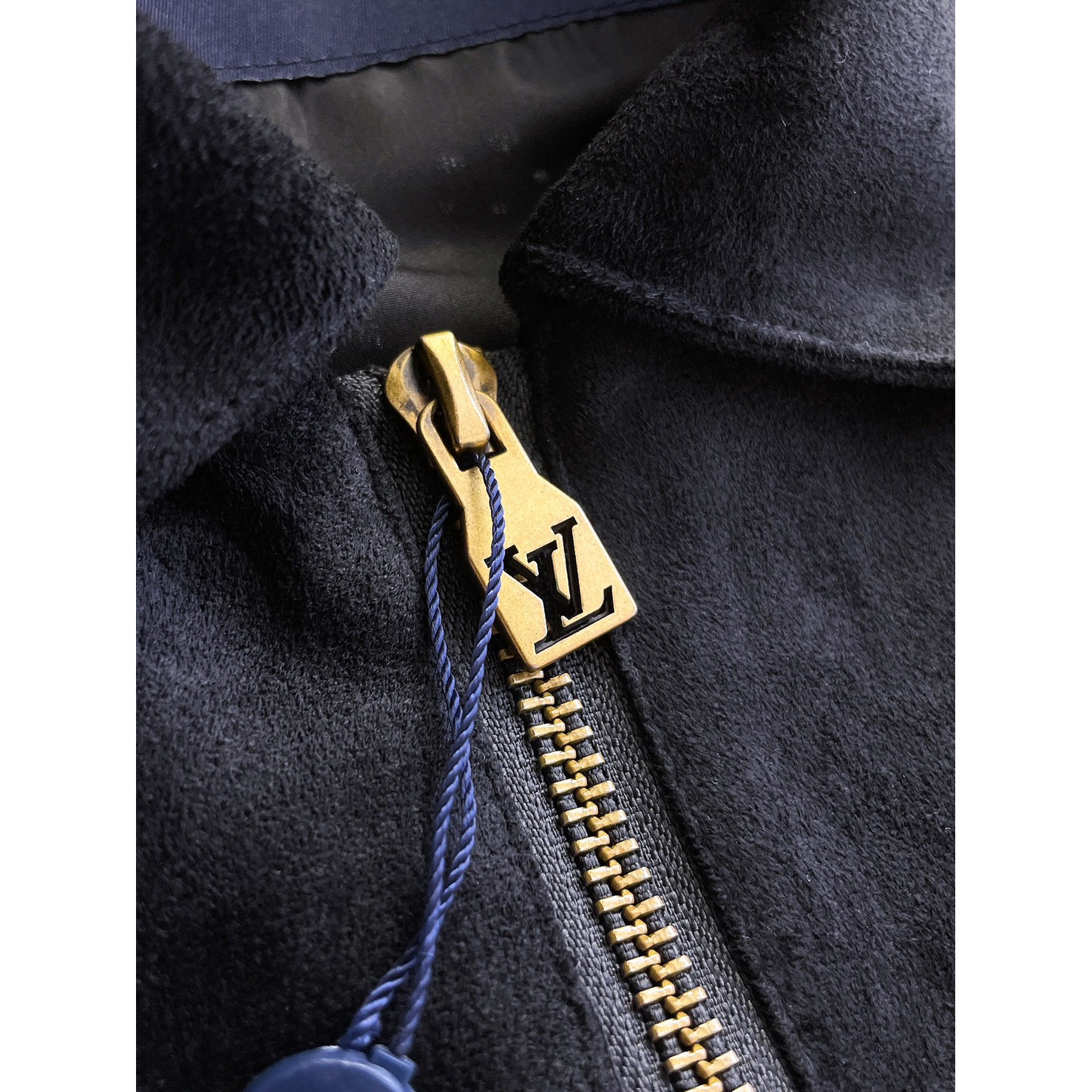 <p>LV&nbsp;男士夹克外套(黑)</p>
