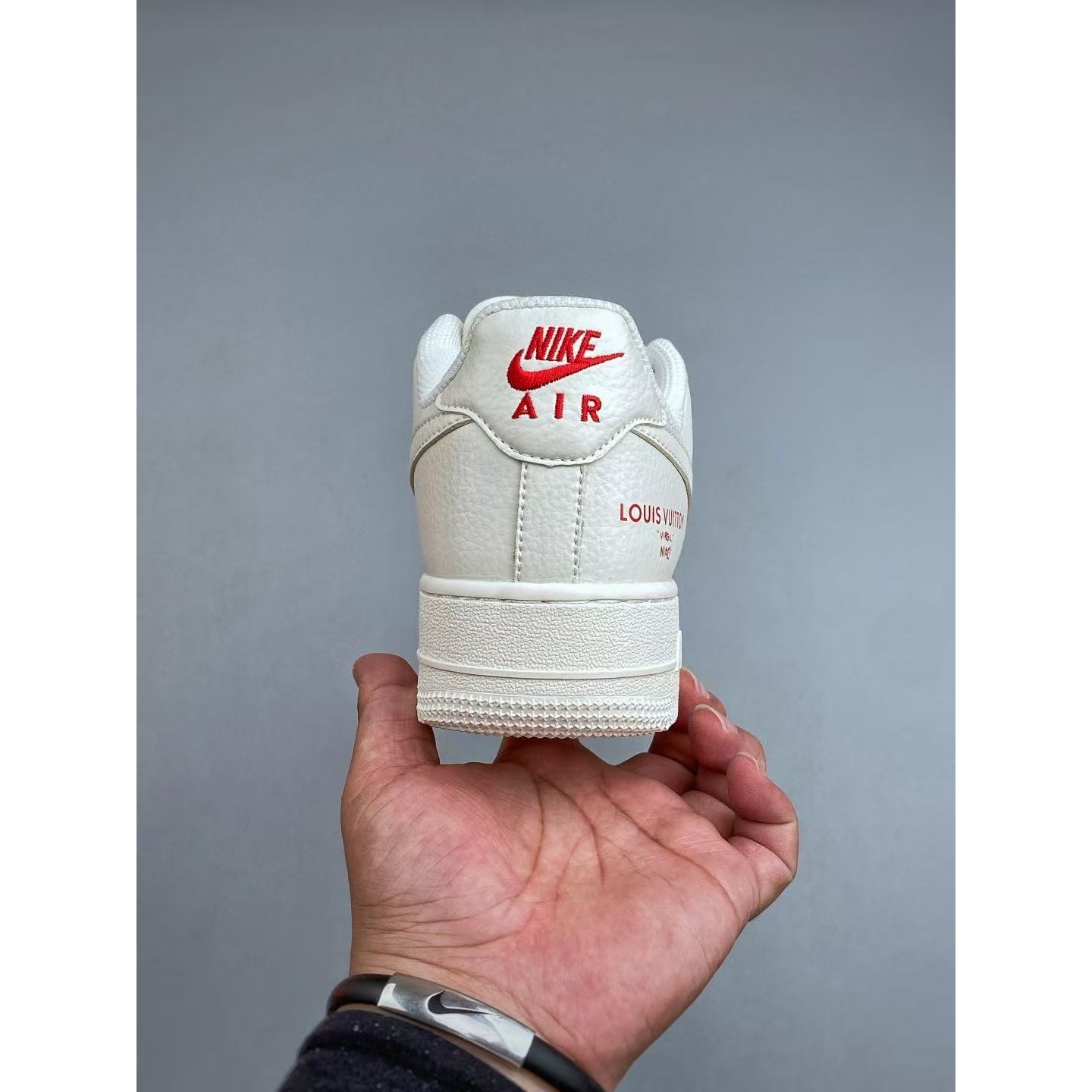 <p>Nike Air Force1 07 low &nbsp;联名款(白)</p>