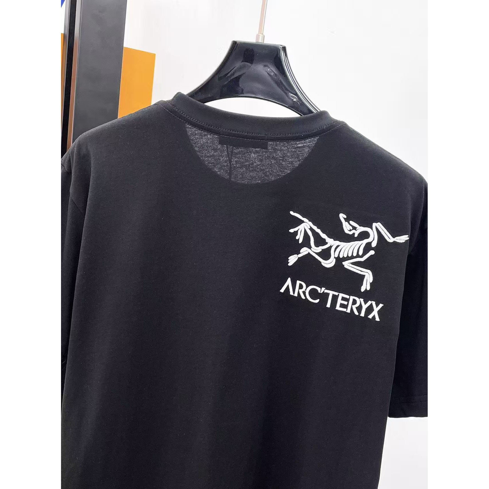 <p>Arc'teryx 专柜新款短袖T恤(黑)</p>