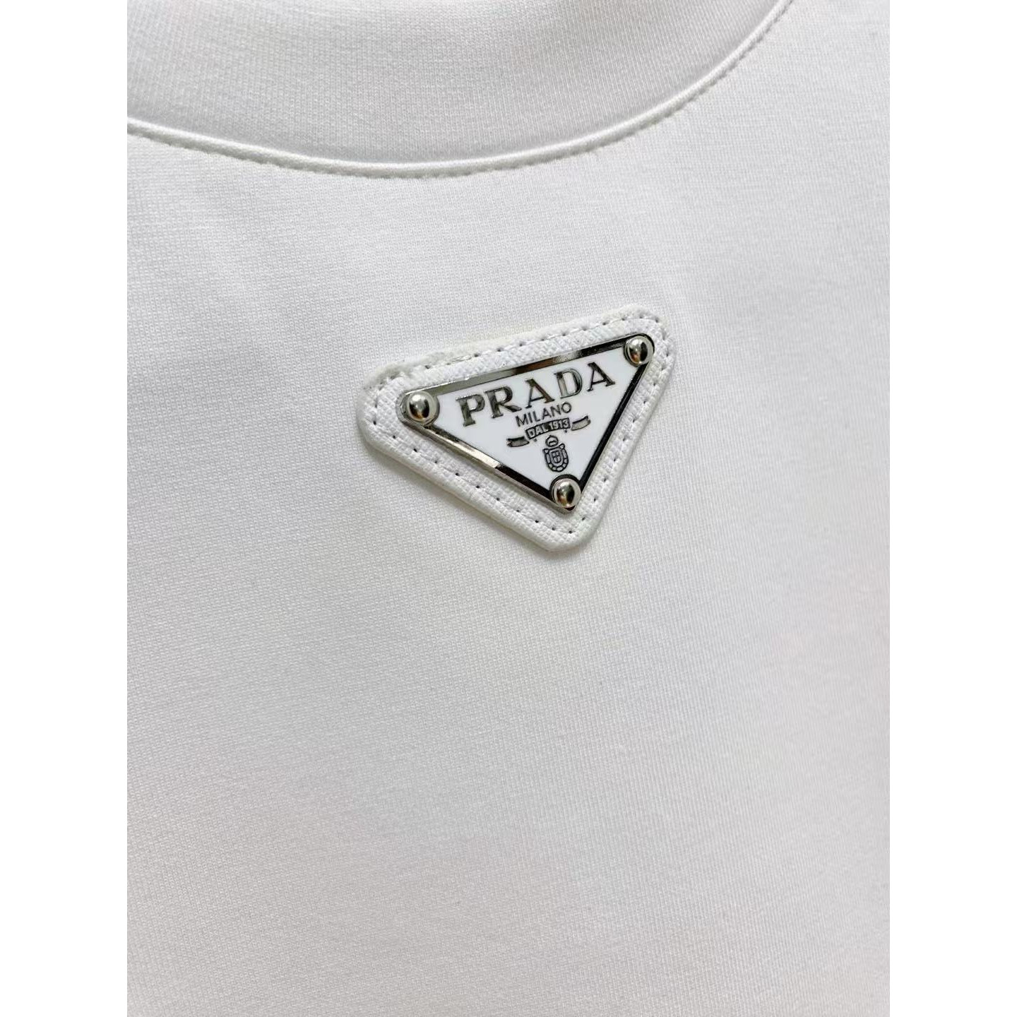 <p>PRADA 太空棉卫衣(白)</p>