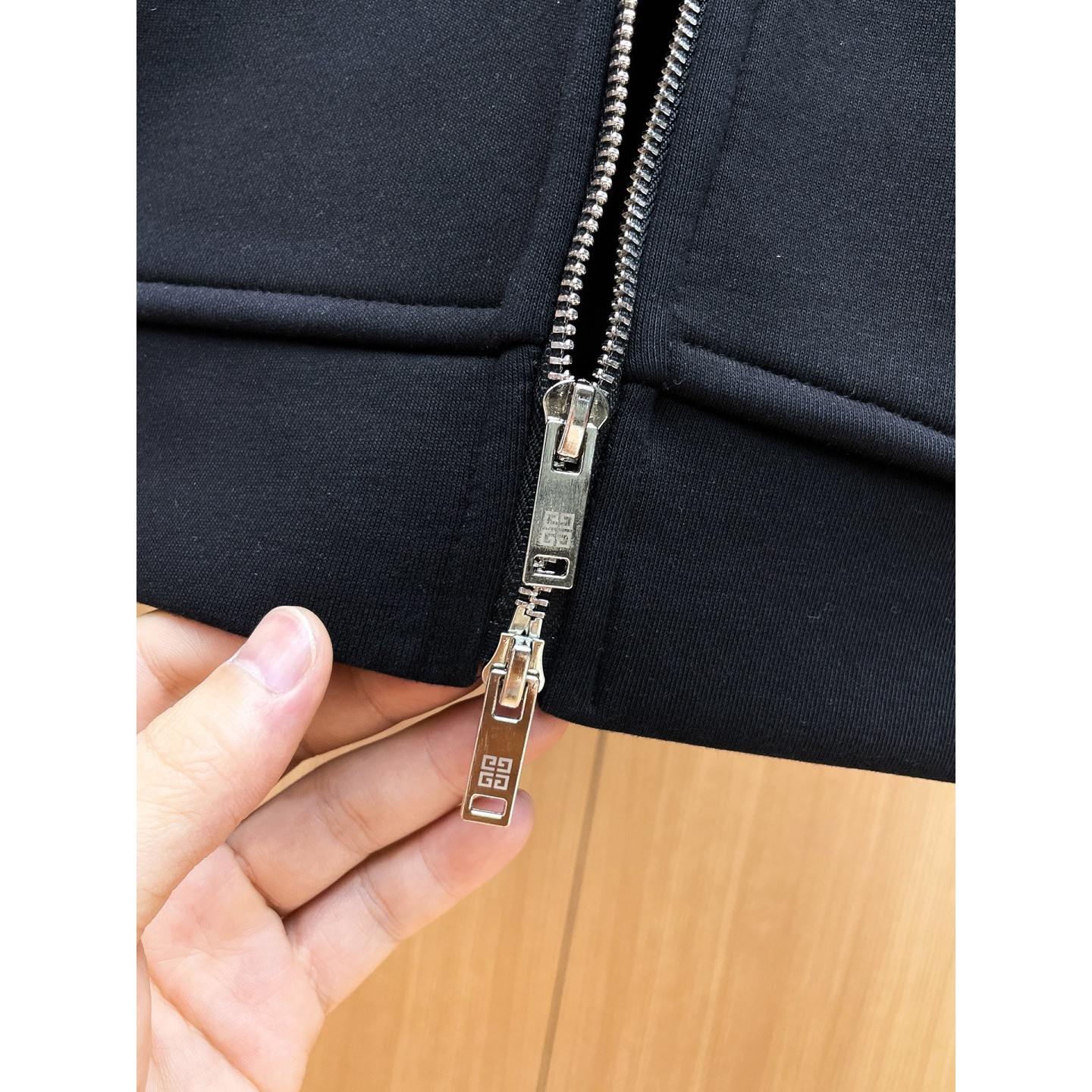 <p>GIVENCHY 套裝(黑)</p>