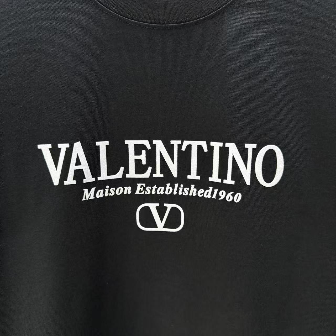 <p>VALENTION 短袖T恤 (植绒)(黑)</p>