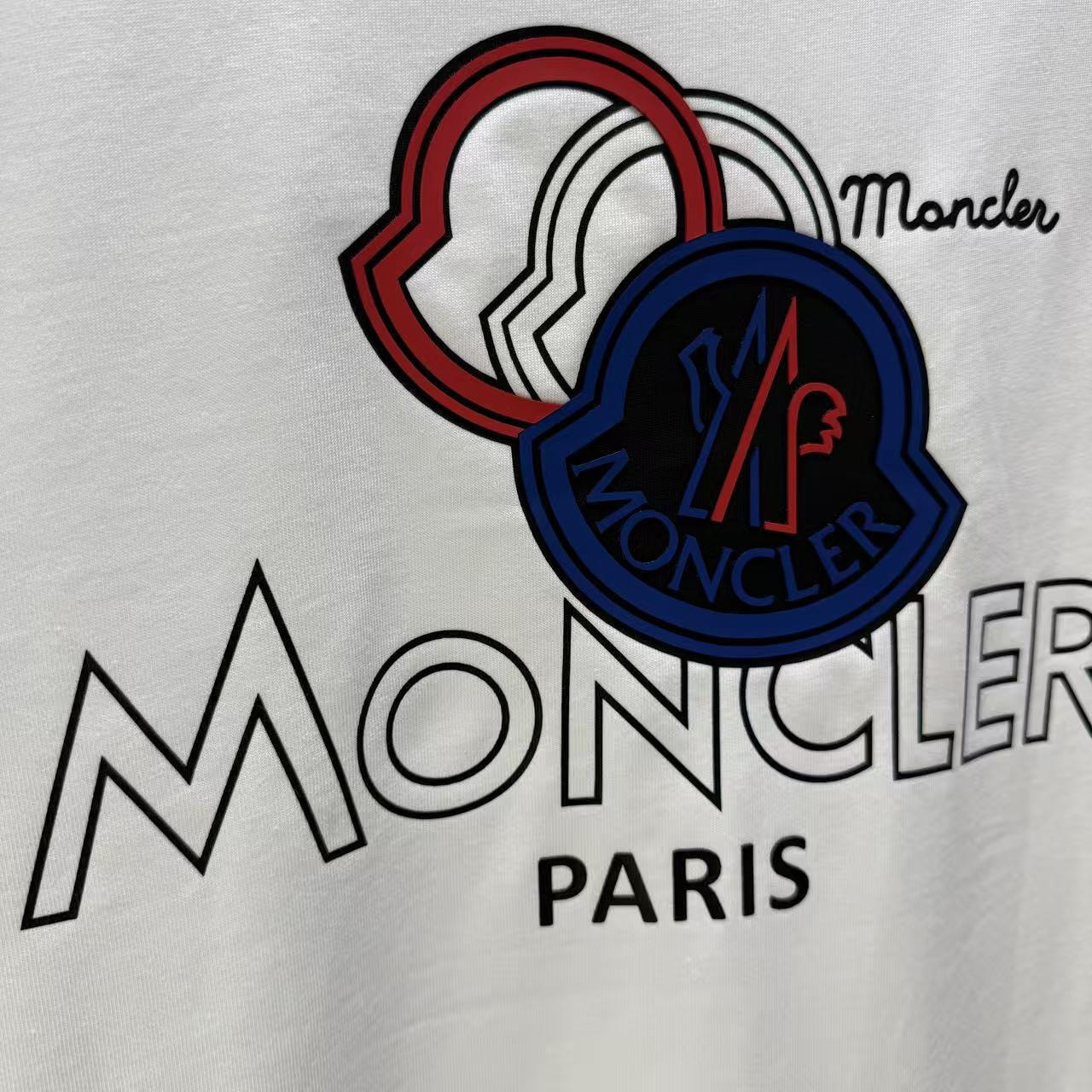 <p>Moncler 短袖T恤(白)</p>