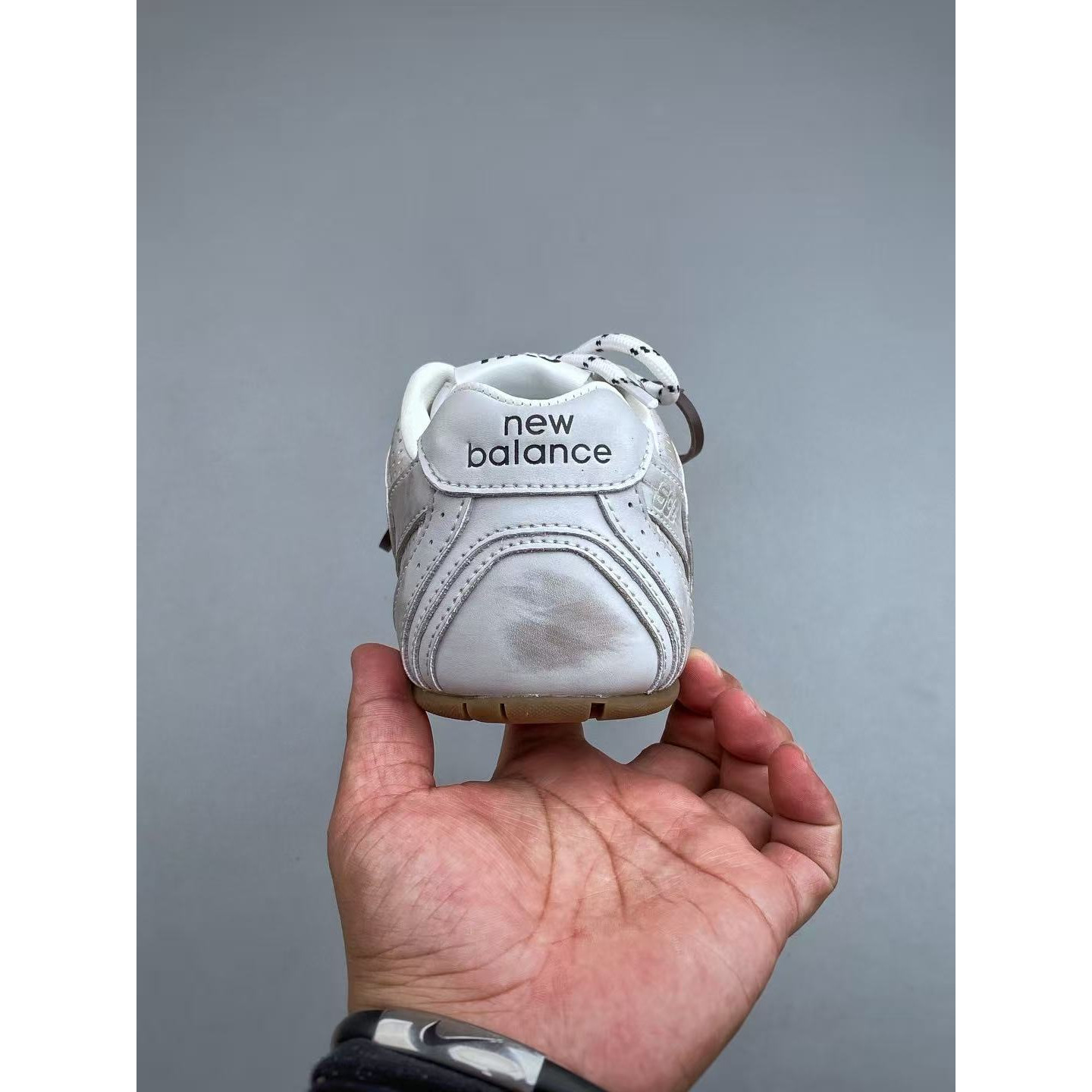 <p>MiuMiu x New Balance 联名款 德训鞋(白)&nbsp;</p>