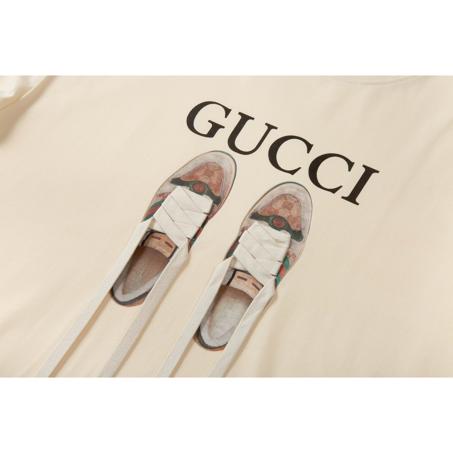 <p>GUCCI 数码印花 短袖T恤(杏)</p>