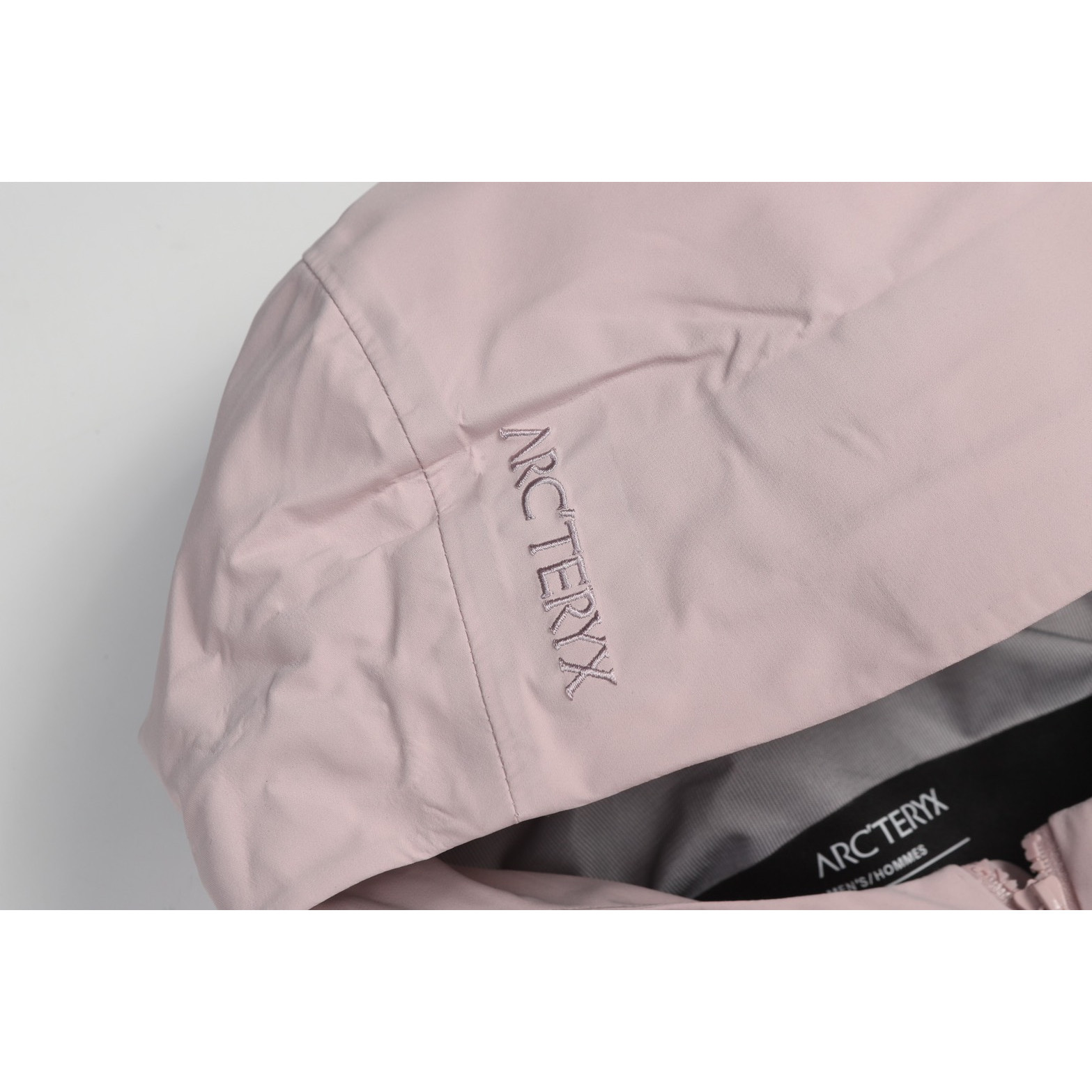 <p>ARC'TERYX Beta Jacket JK硬壳连帽冲锋衣(粉)</p>
