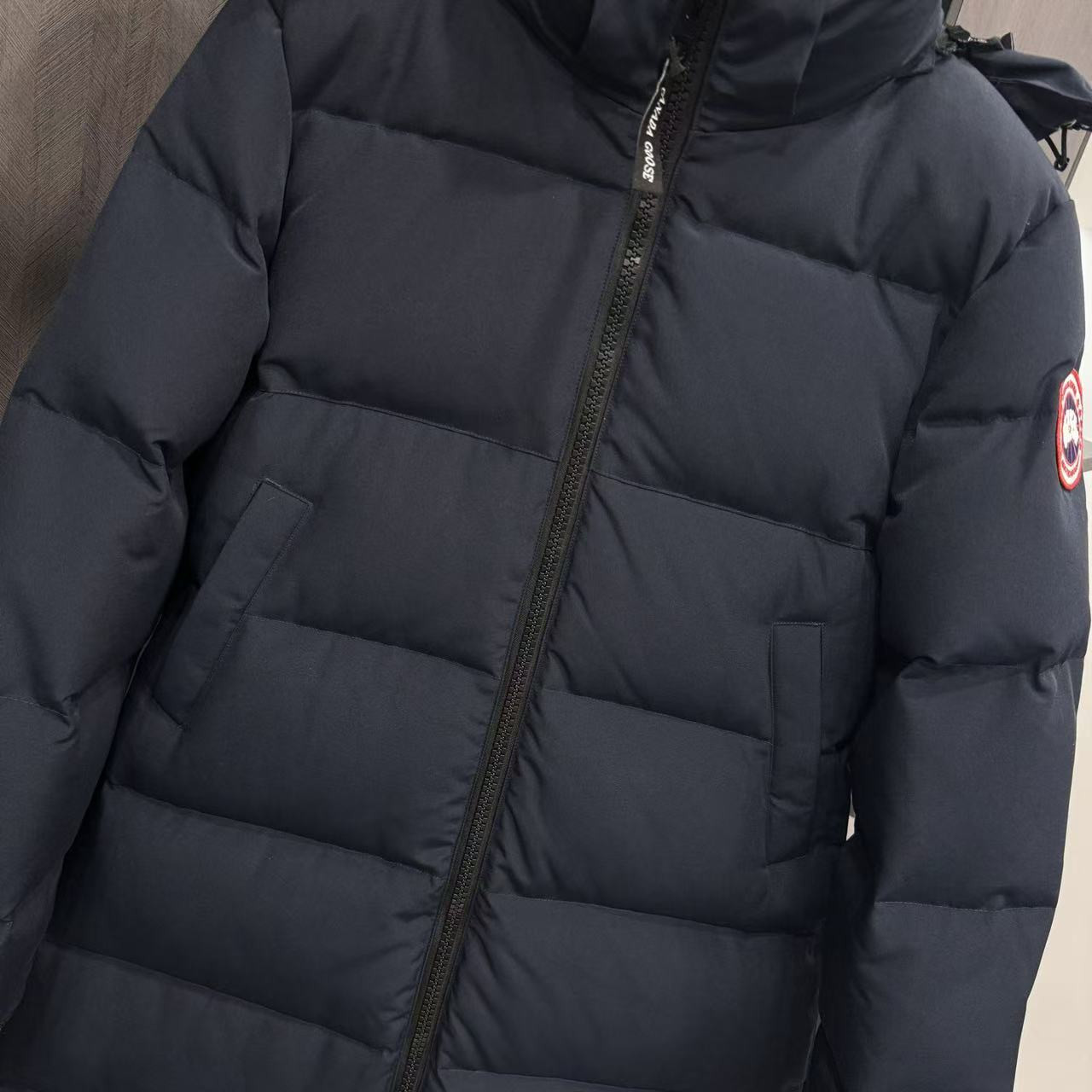 <p>Canada Goose 可拆卸兜帽全長款羽绒服(藏青)</p>