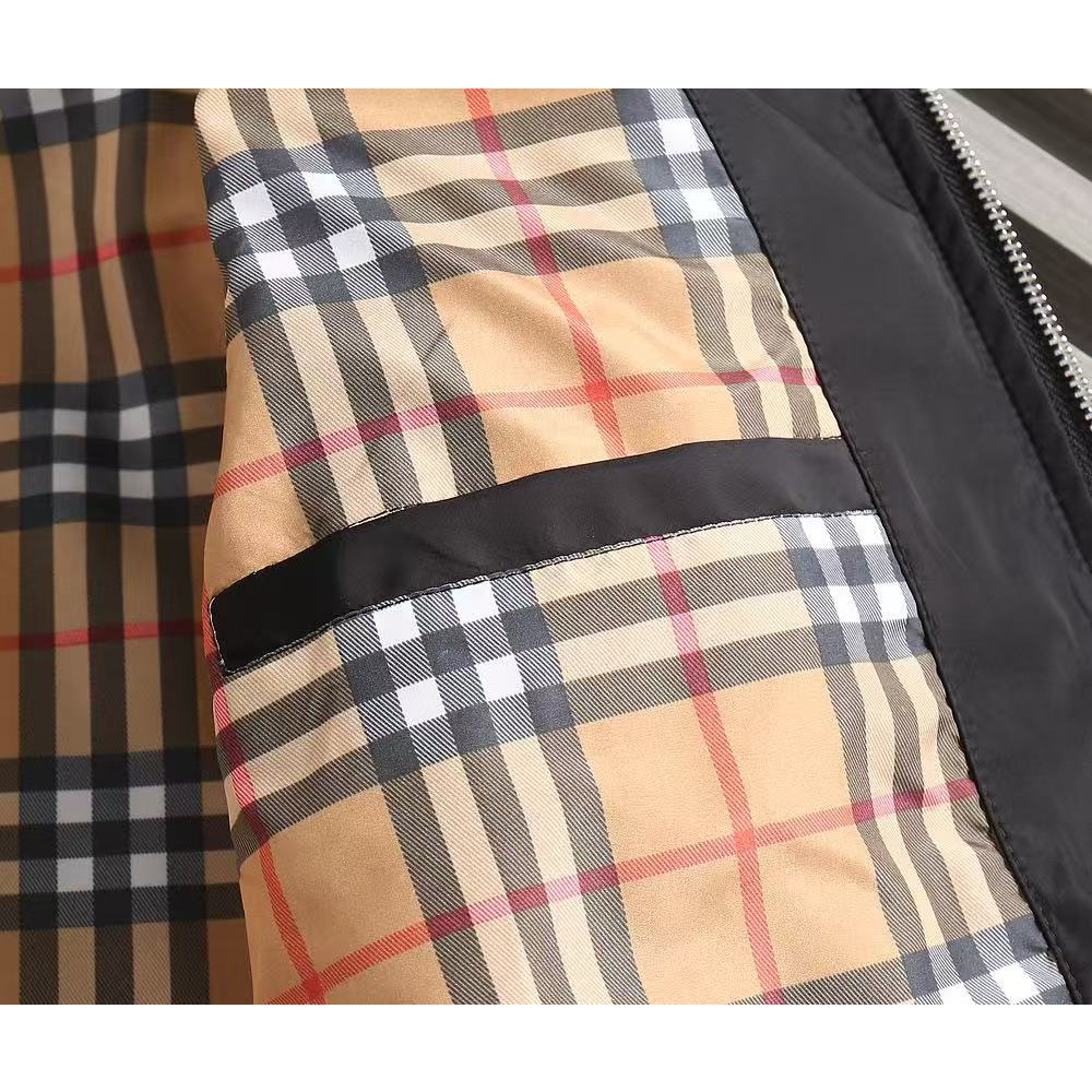 <p>BURBERRY&nbsp;男士夹克外套(黑)</p>
