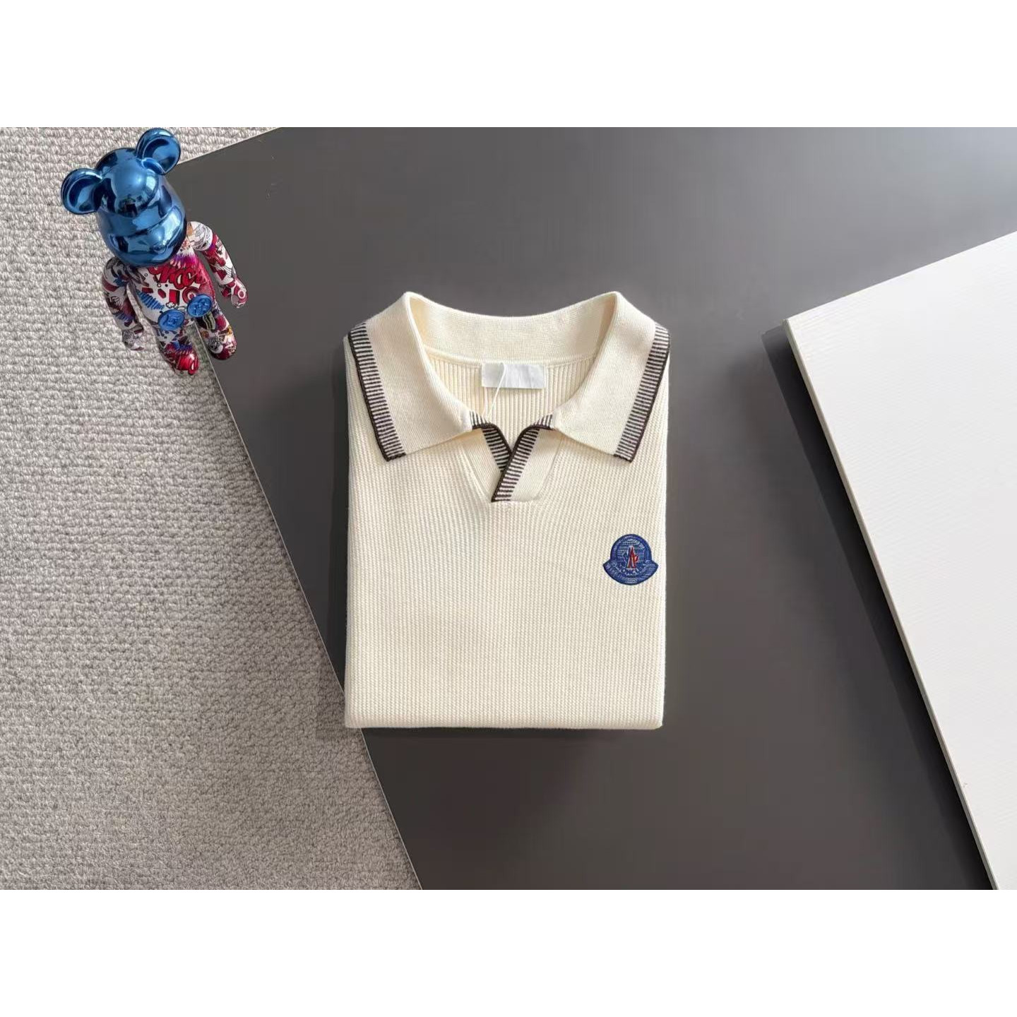 <p>MONCLER&nbsp;秋冬官网最新毛衣(米白)</p>