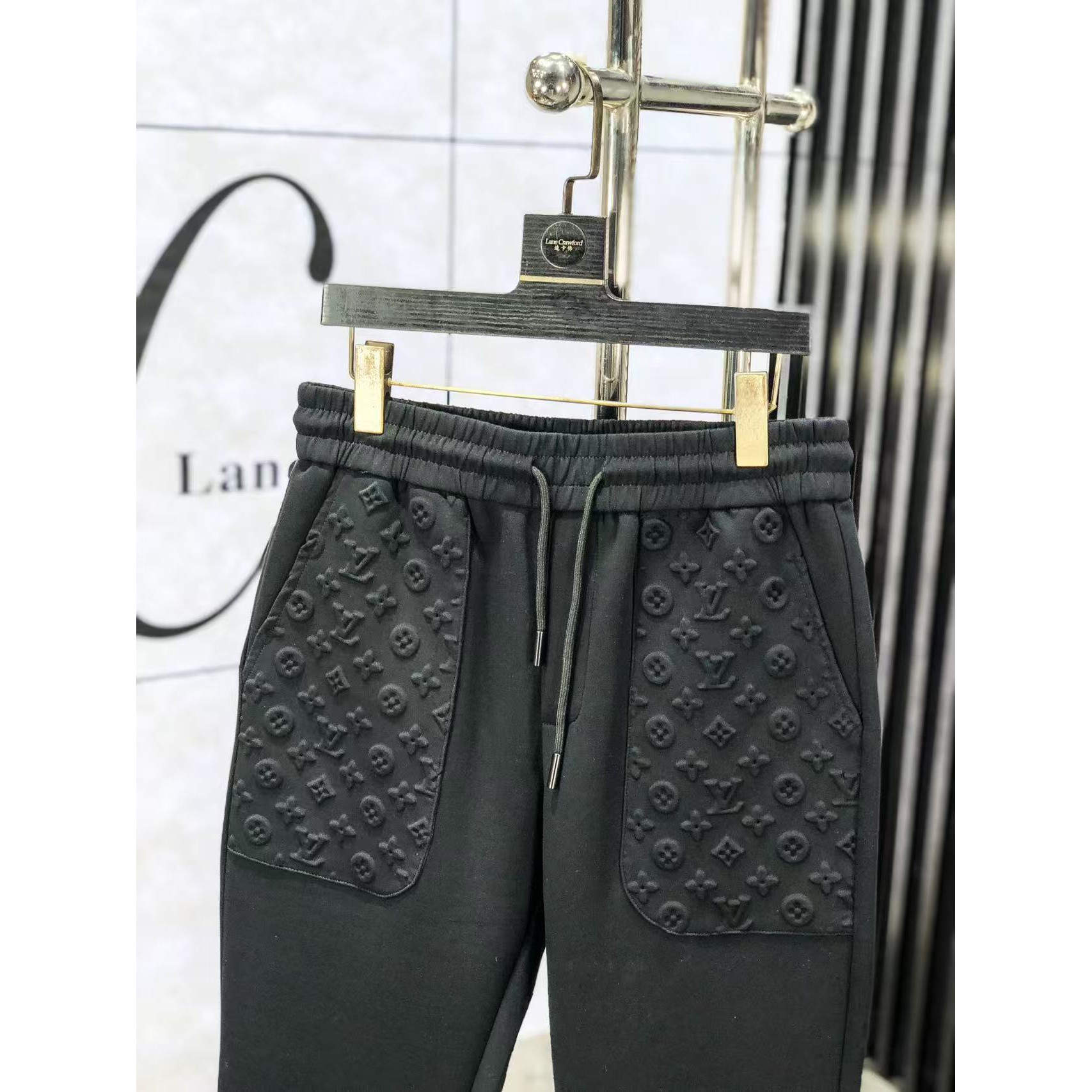 <p>LV&nbsp;高品质时尚休闲裤(782960)</p>