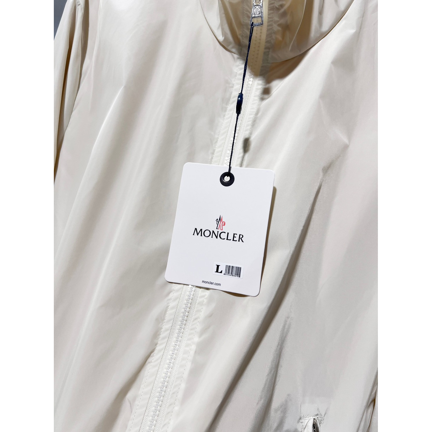 <p>MONCLER&nbsp;夹克外套(杏)</p>
