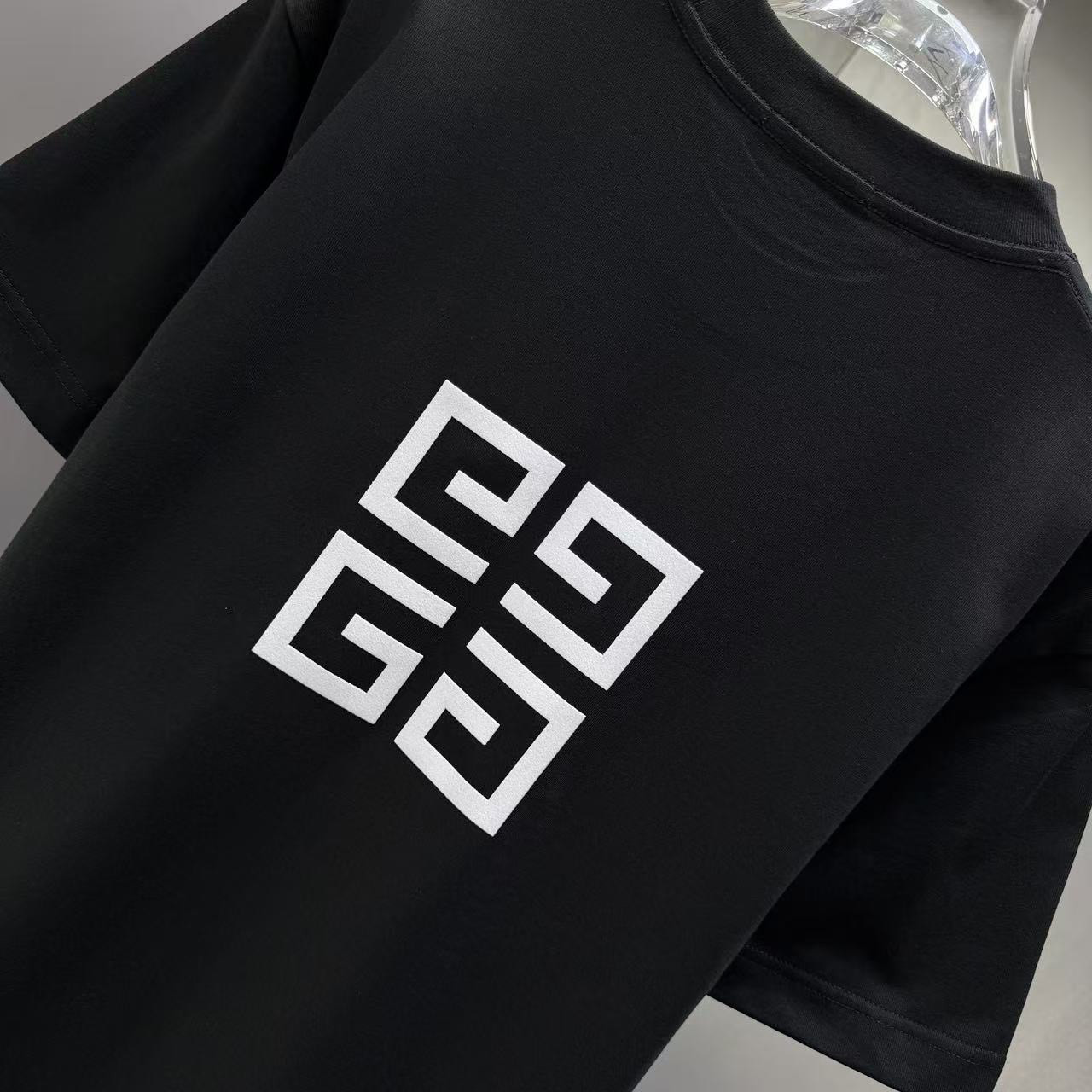 <p>Givenchy 短袖T恤(黑)</p>