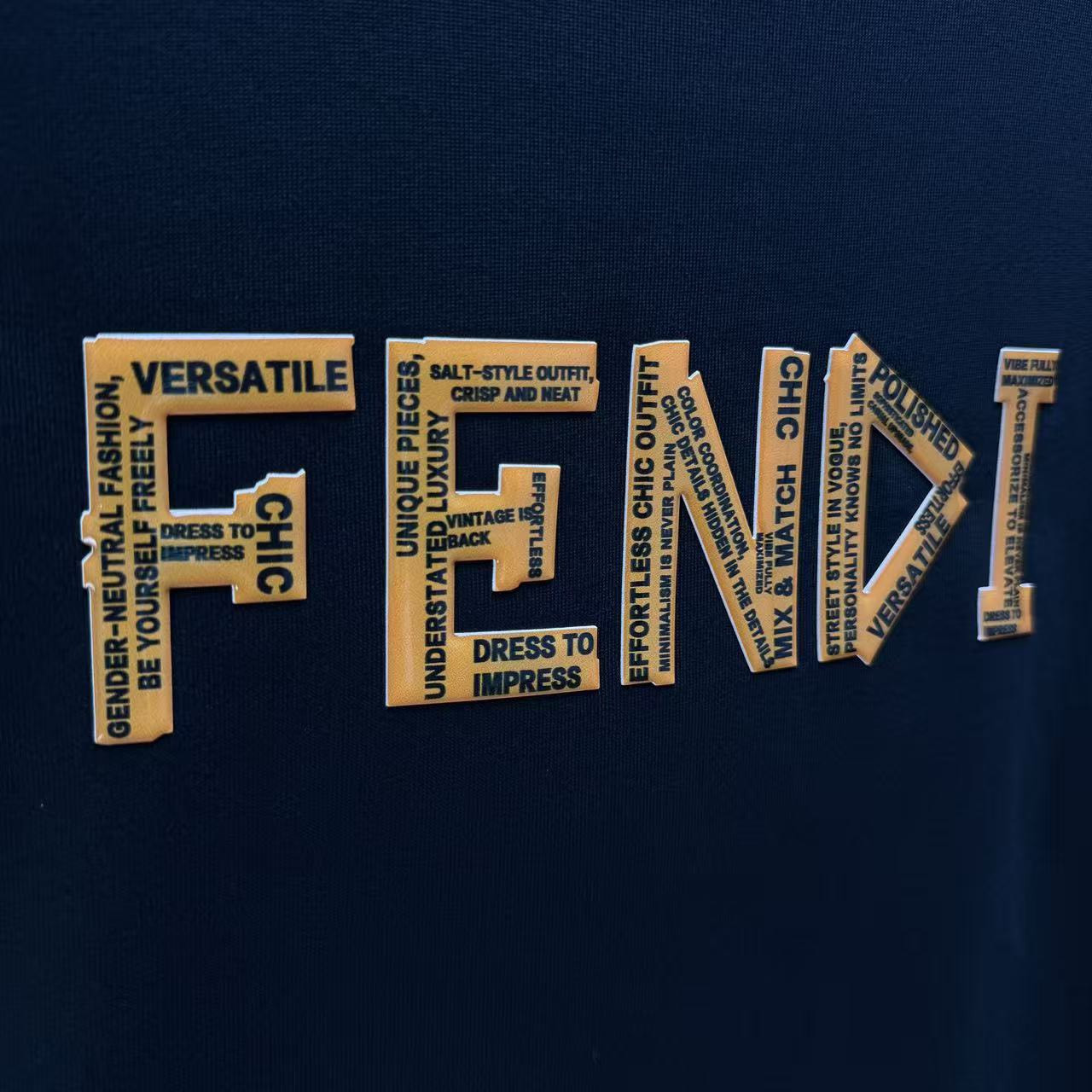 <p>FENDI 短袖T恤(黑)</p>