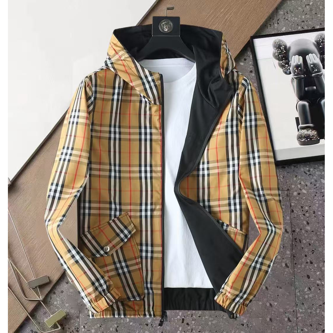 <p>BURBERRY 男士夹克外套(卡其)</p>