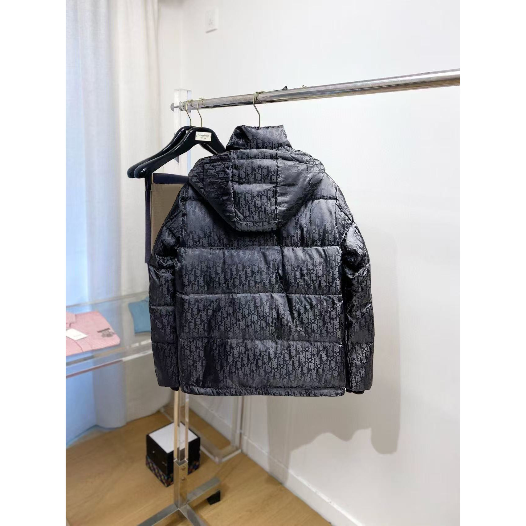 <p>DIOR&nbsp;秋冬新款羽绒服(黑)</p>
