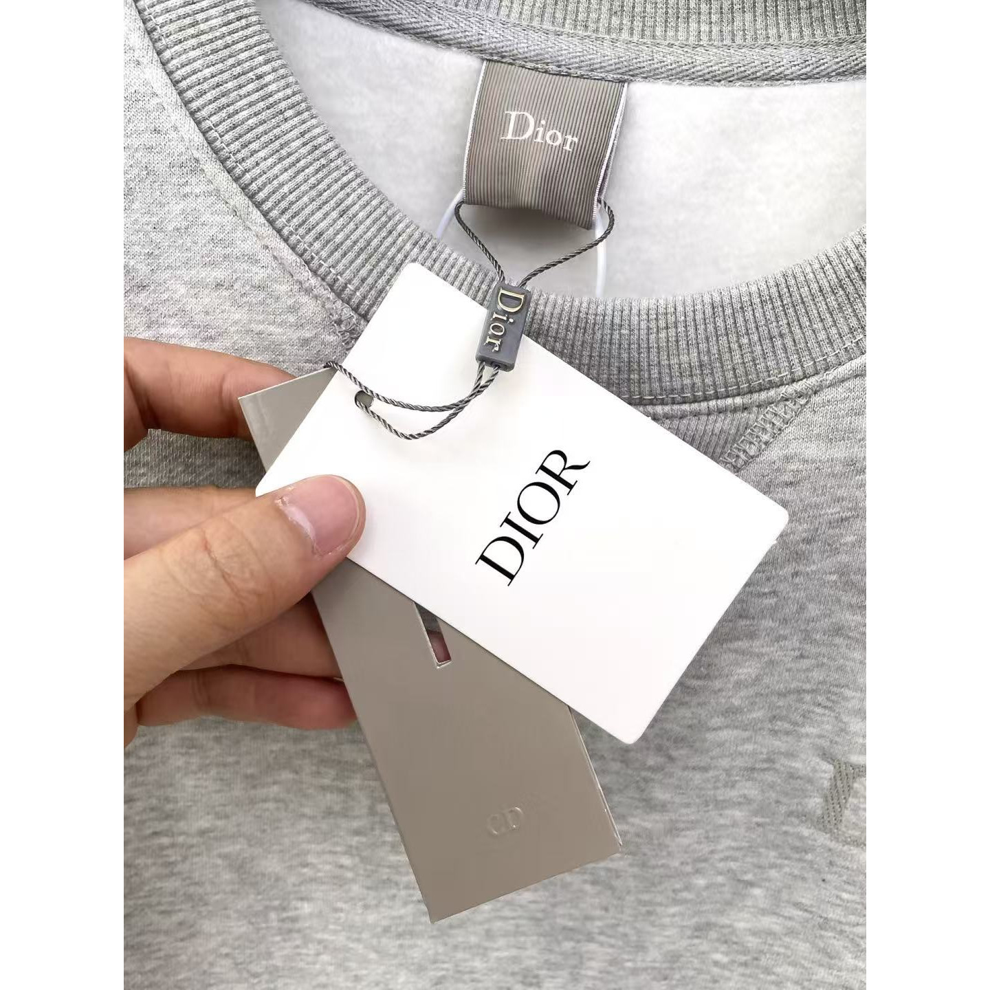 <p>DIOR 圆领卫衣(灰)</p>
