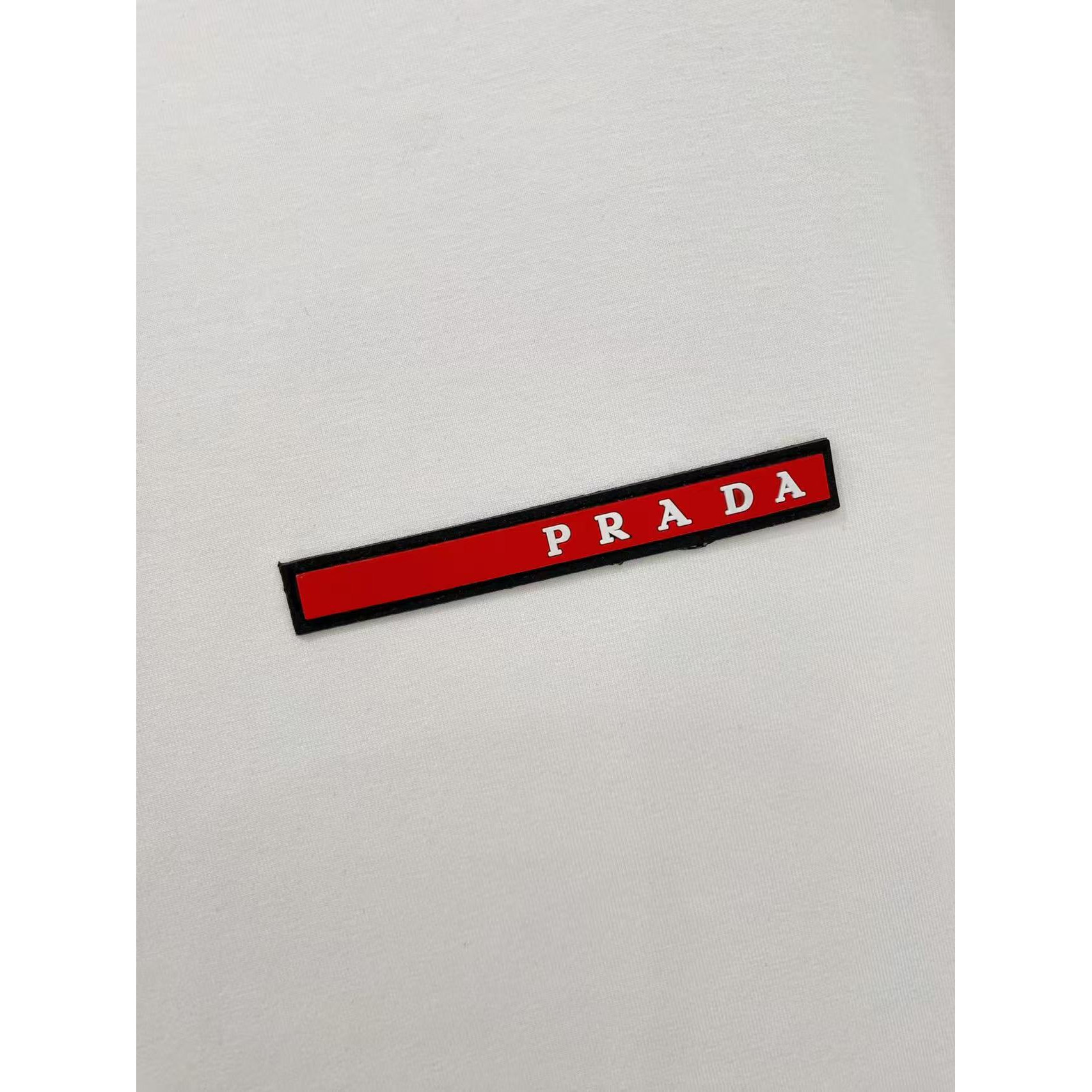 <p>PRADA 太空棉卫衣(白)</p>