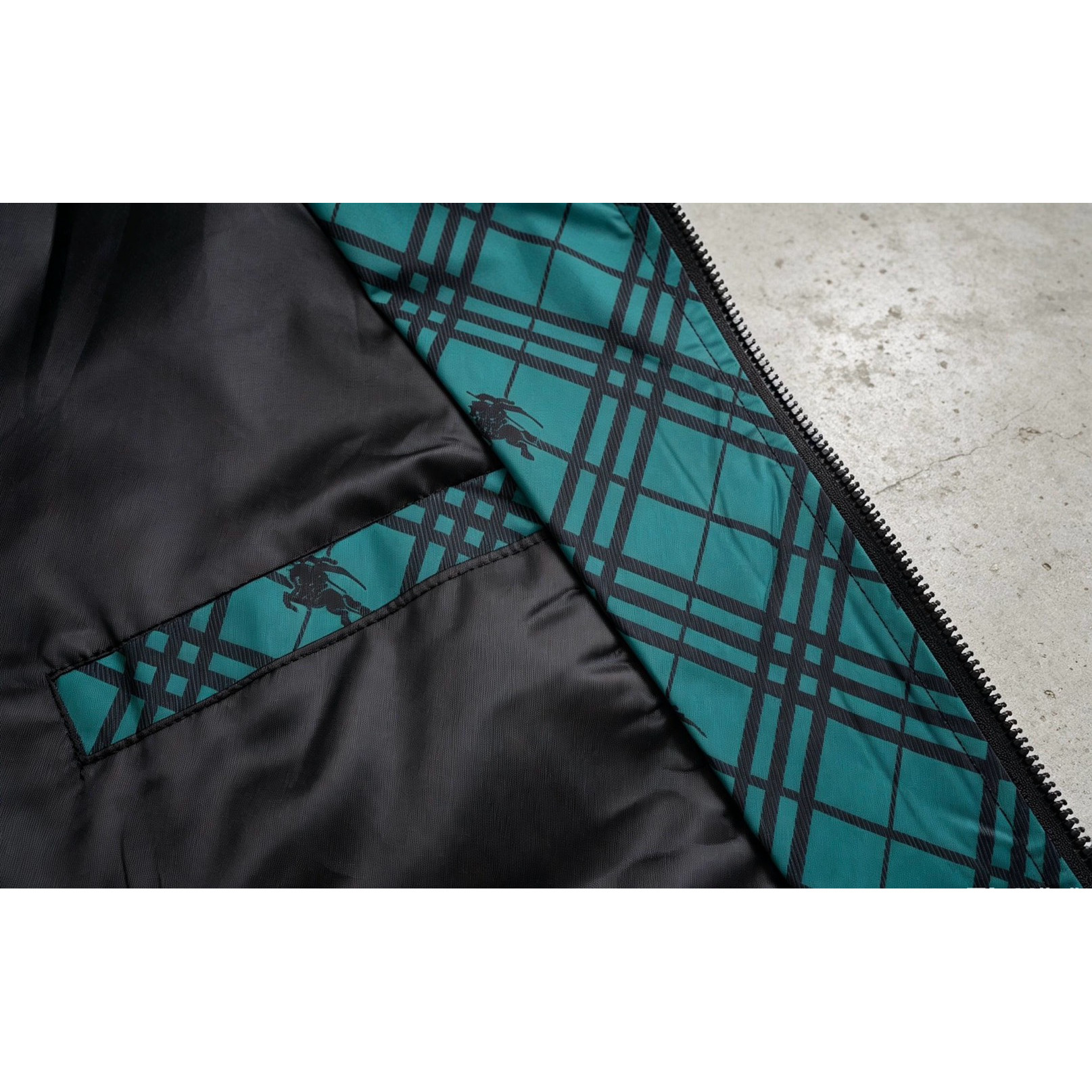 <p>Burberry 夹克外套</p>