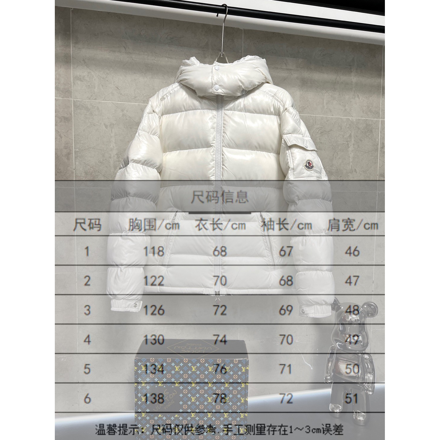 <p>Moncler 羽绒服 (白)</p>