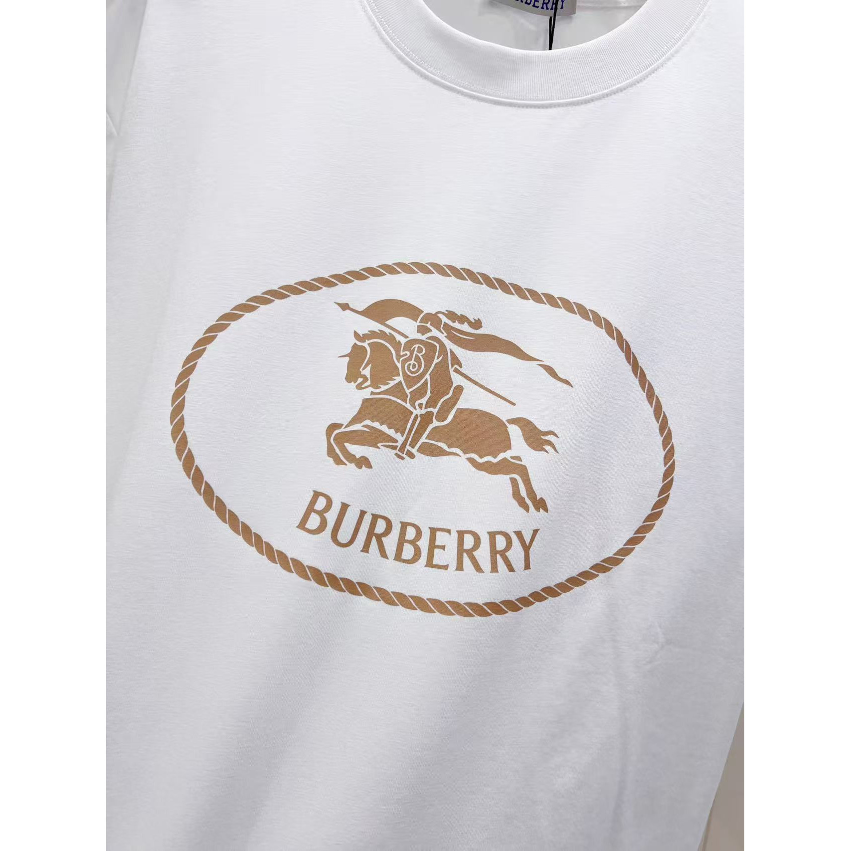 <p>BURBERRY 战马字母短袖t恤(白)&nbsp;</p>