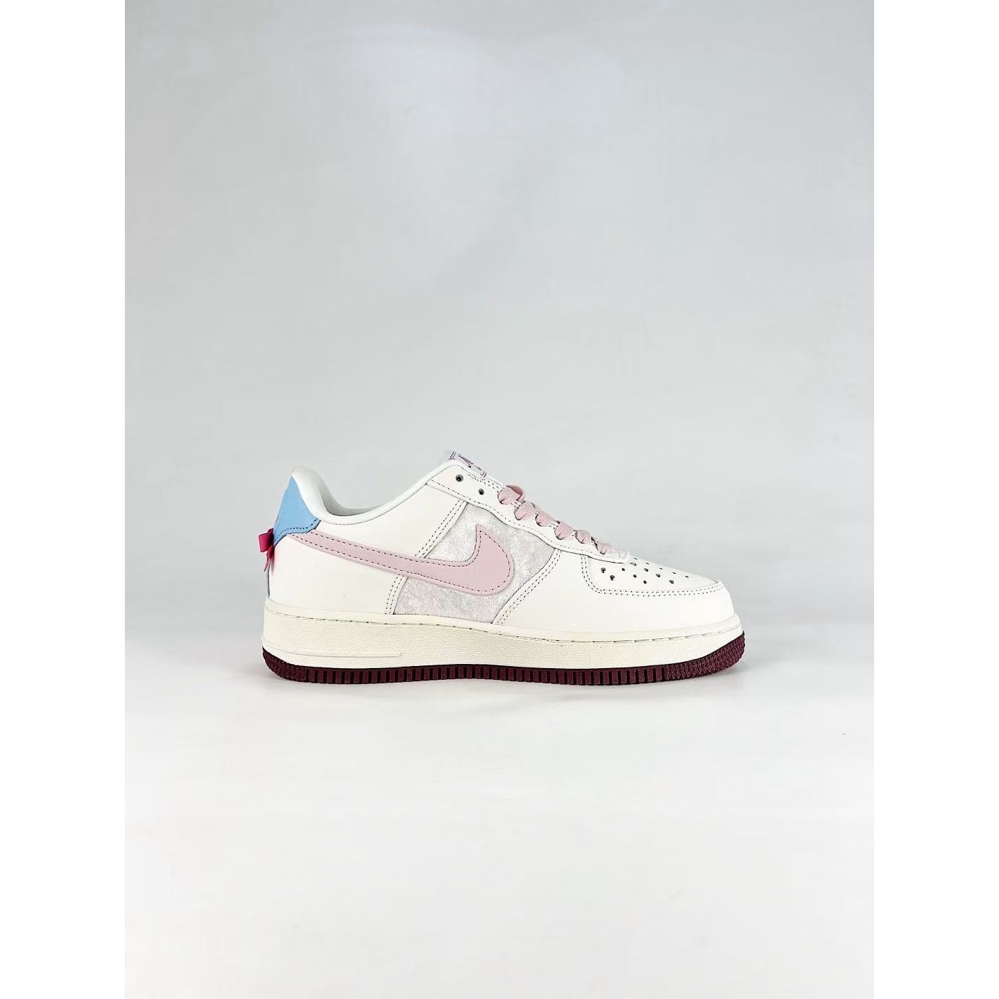 <p>Nike Air Force1 07 low&nbsp; (粉)</p>