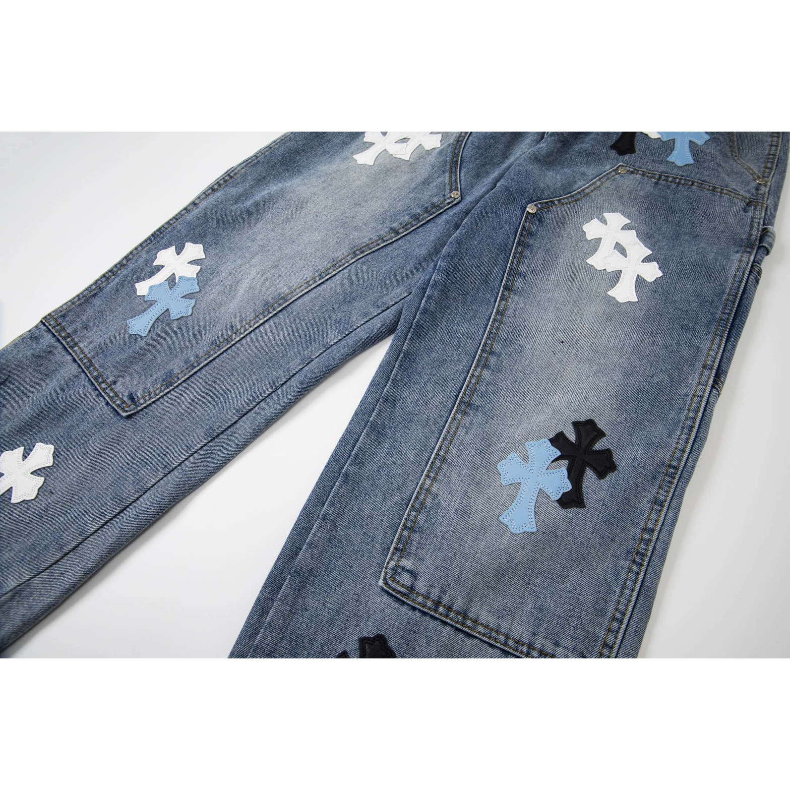<p>CHROME HEARTS 蓝伐木白皮拼皮牛仔裤(1741#)</p>