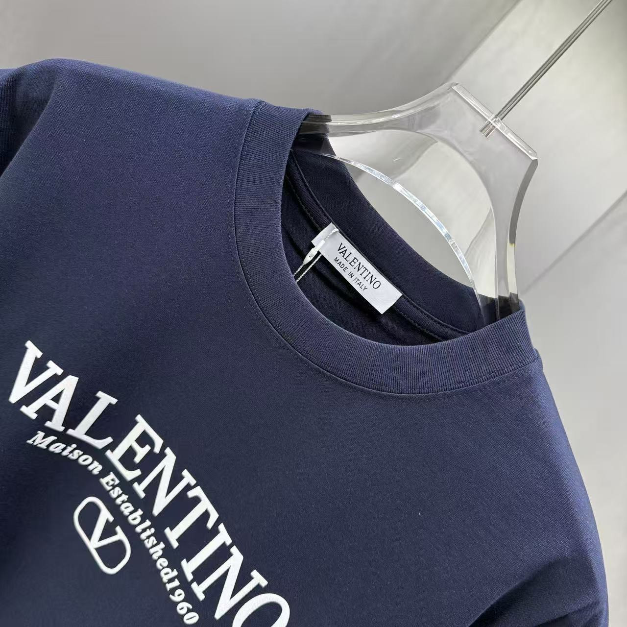 <p>VALENTION 短袖T恤 (植绒)(深藍)</p>