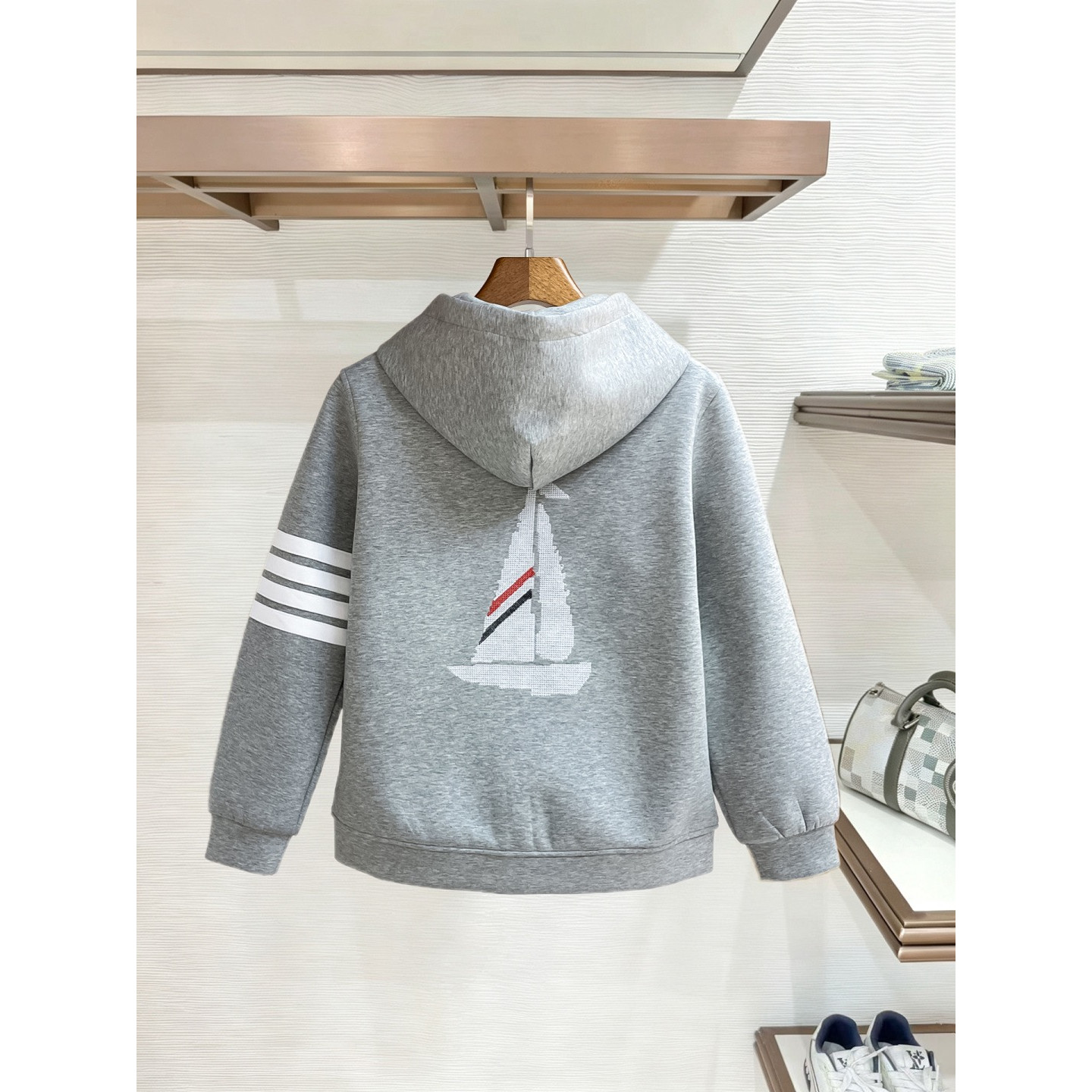 <p>Thom Browne 精品外套(灰)</p>