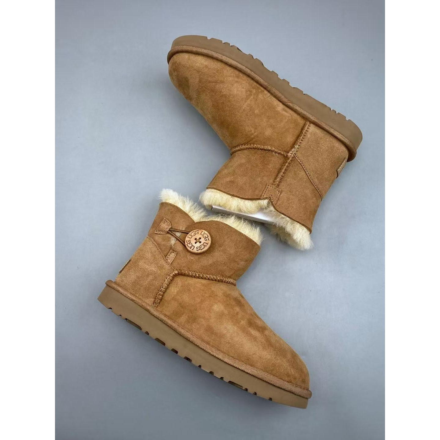 <p>UGG MINI BAILEY BUTTON II 雪地靴女靴&nbsp;&nbsp;</p>