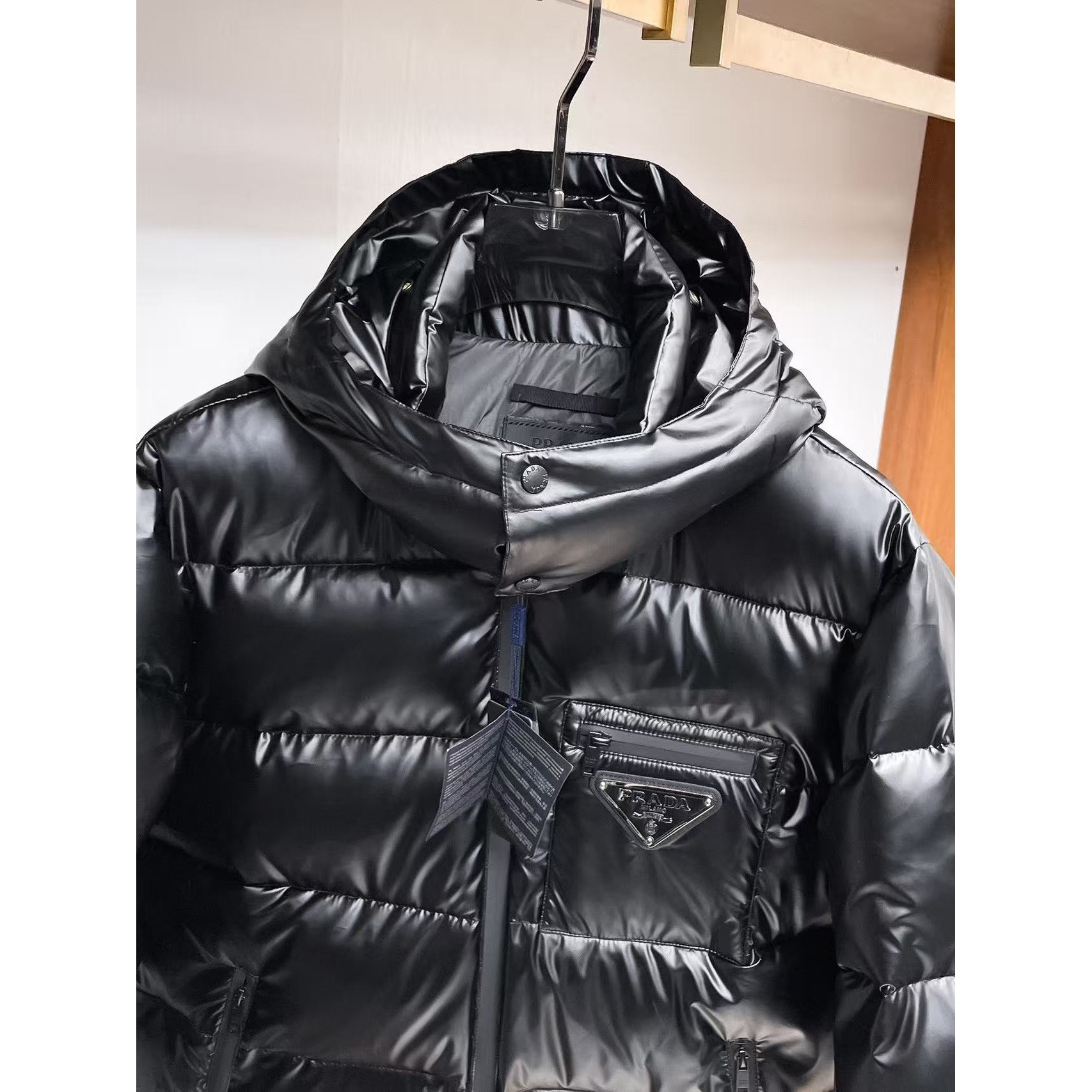 <p>PRADA 秋冬新款羽绒服(黑)</p>