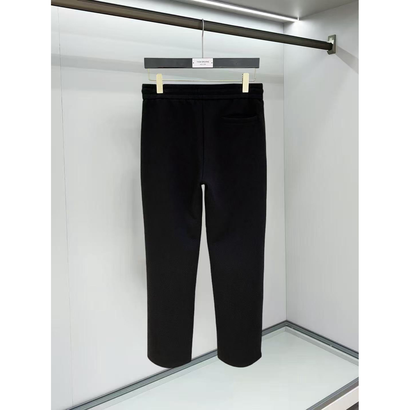 <p>MONCLER 男士长裤(782466)</p>