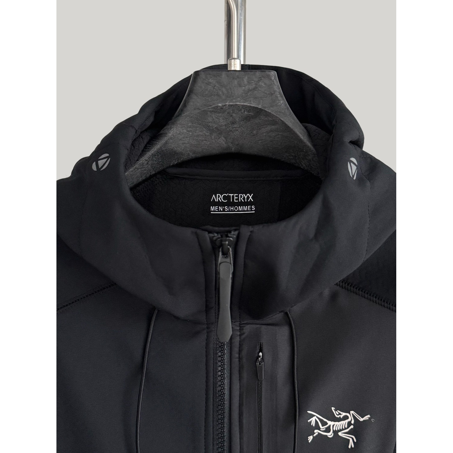 <p>Arc'teryx 软壳加薄绒冲锋衣(黑)</p>