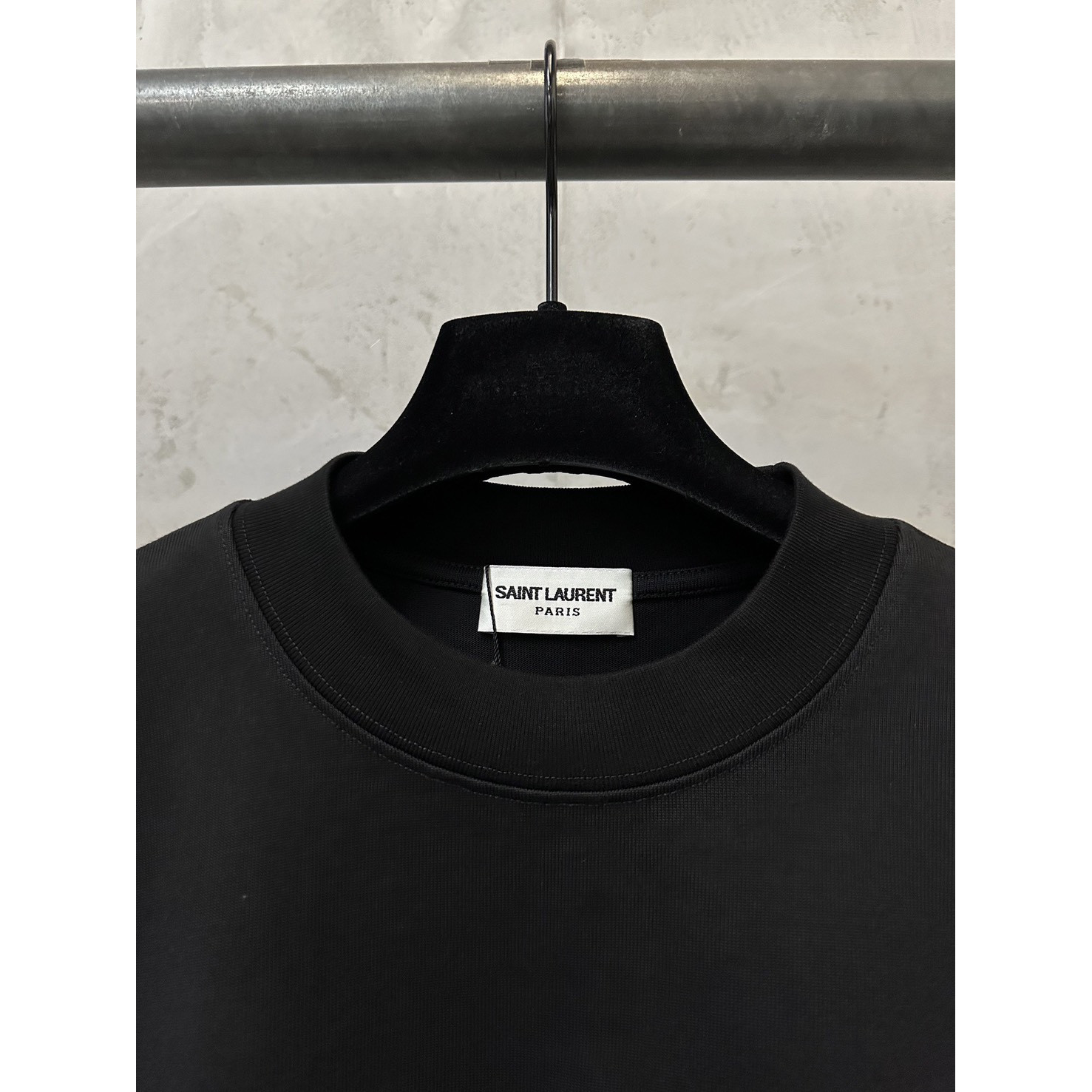 <p>YSL 小logo刺绣短袖T恤(黑)</p>