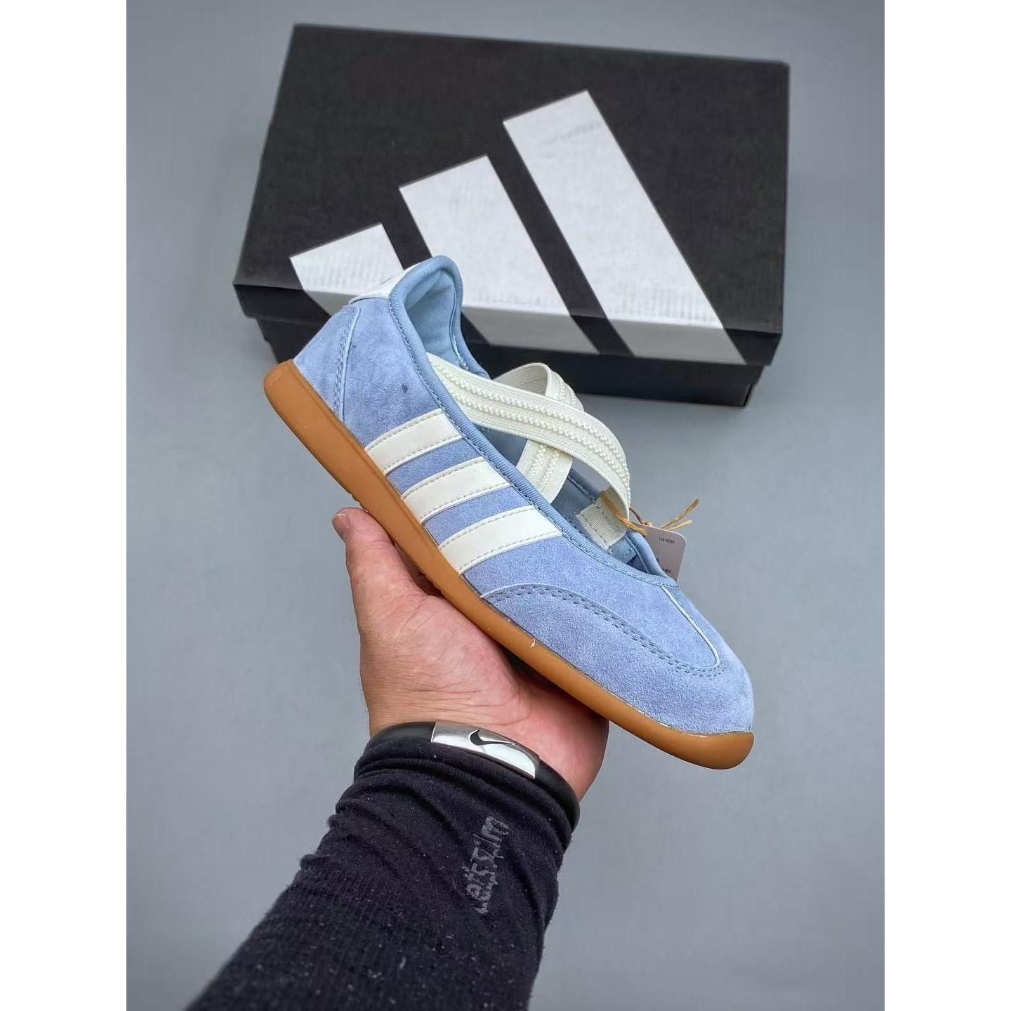<p>Adidas BARREDA 玛丽珍鞋 (藍)</p>
