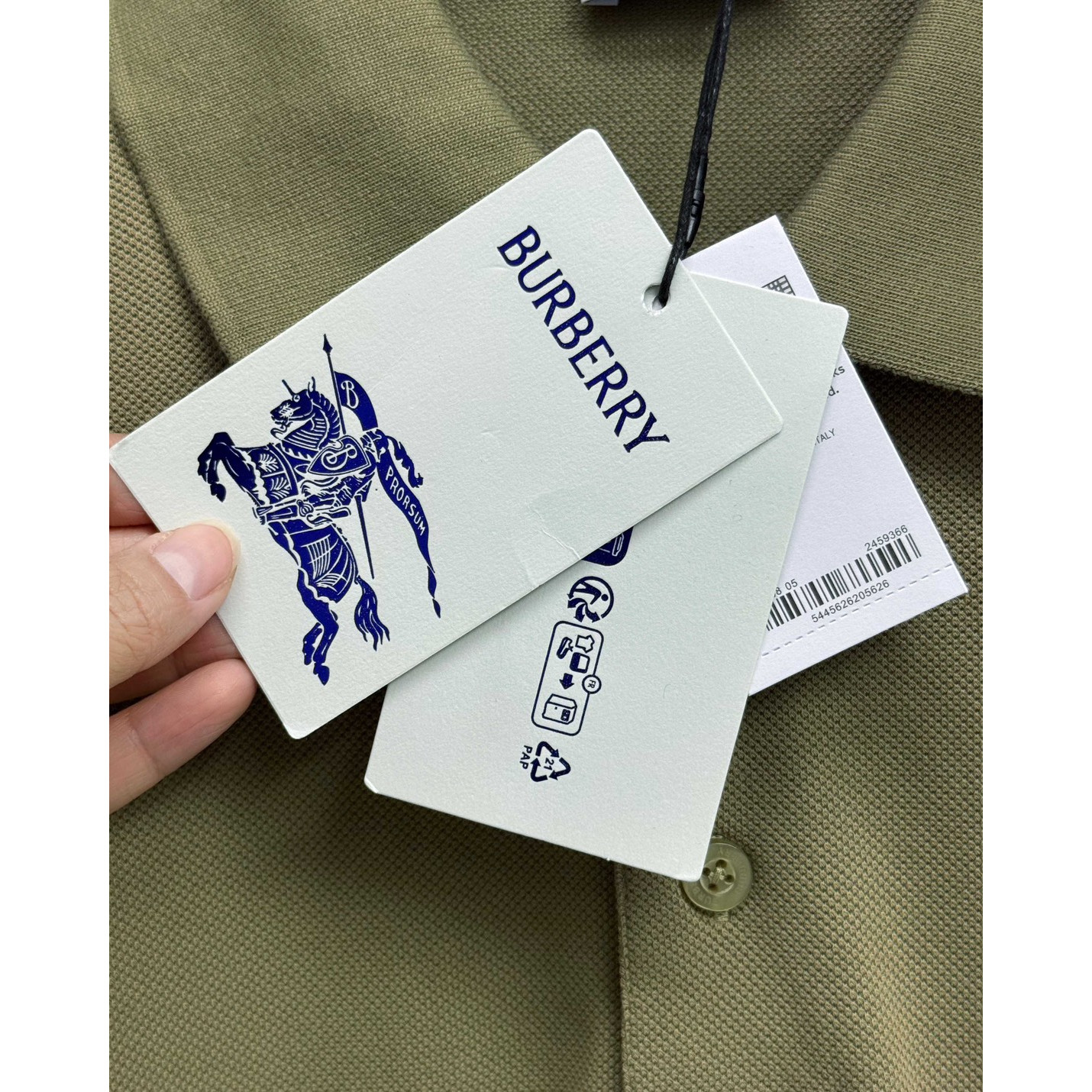 <p>BURBERRY 短袖翻领polo衫(綠)</p>