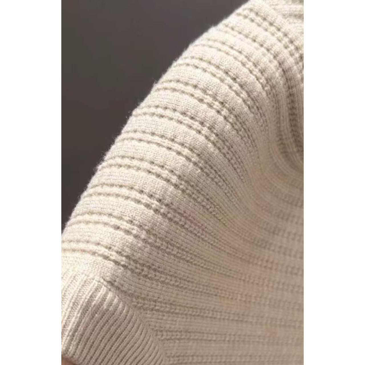 <p>Balenciaga&nbsp;高品质男士毛衣(杏)</p>