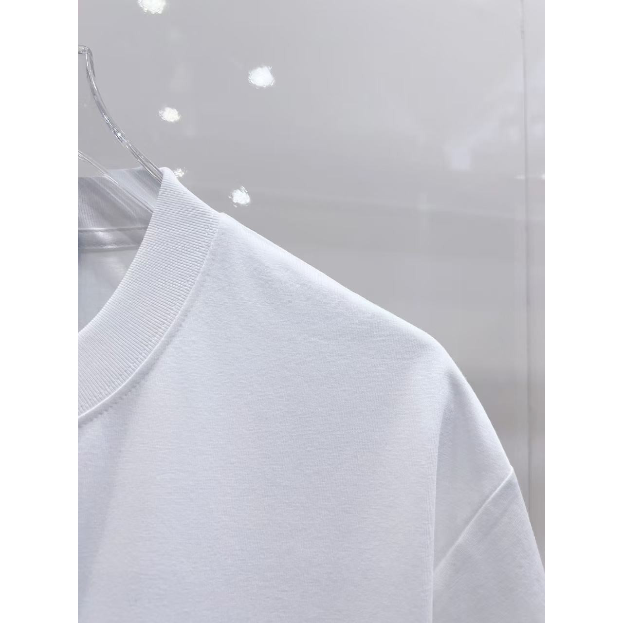 <p>PRADA 情侣休闲短袖T恤(白)</p>