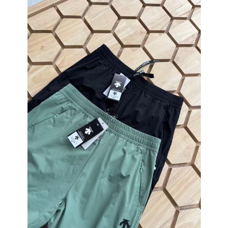 <p>DESCENTE 鬆緊帶休閒長褲</p>