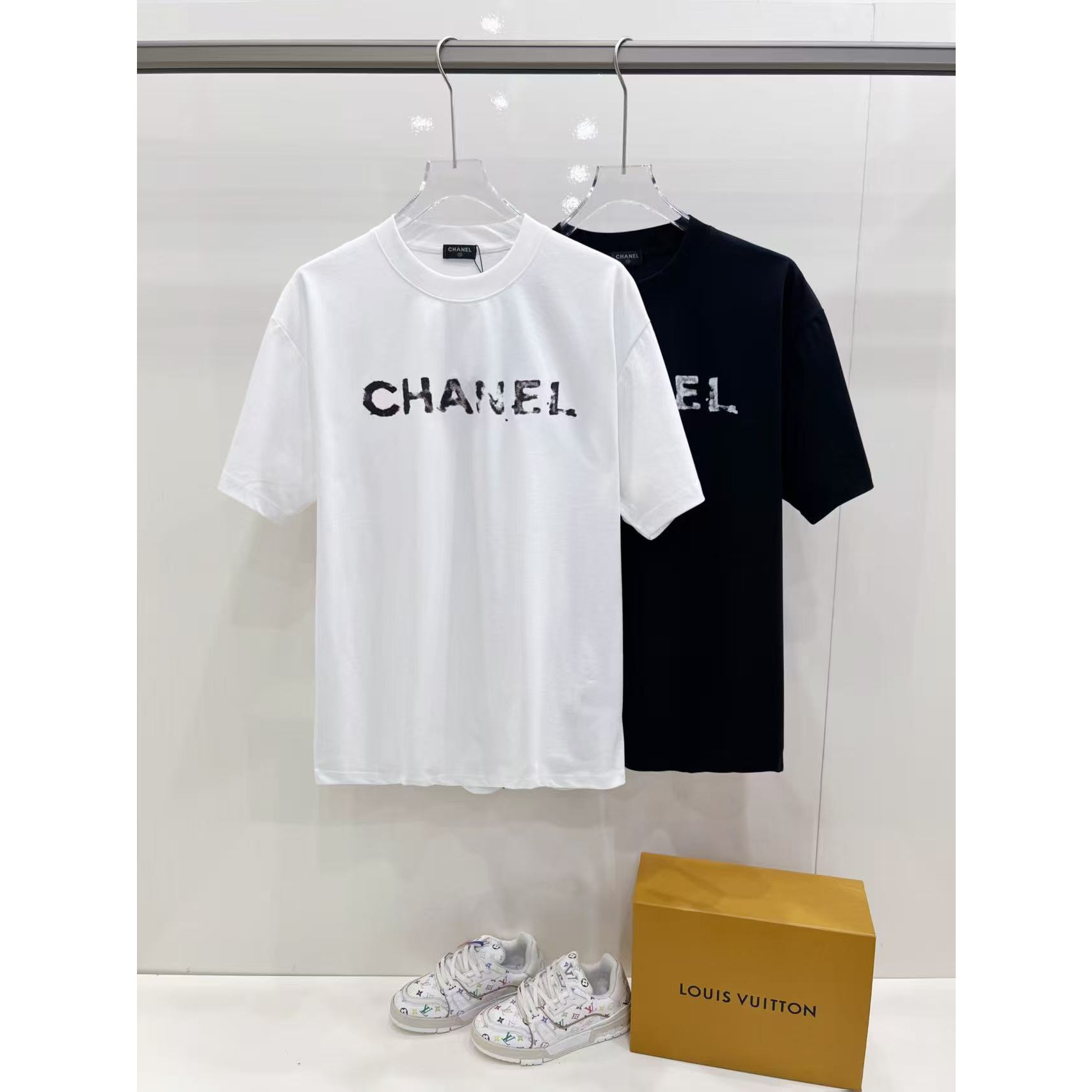 <p>CHANEL 短袖圆领T恤(白)</p>