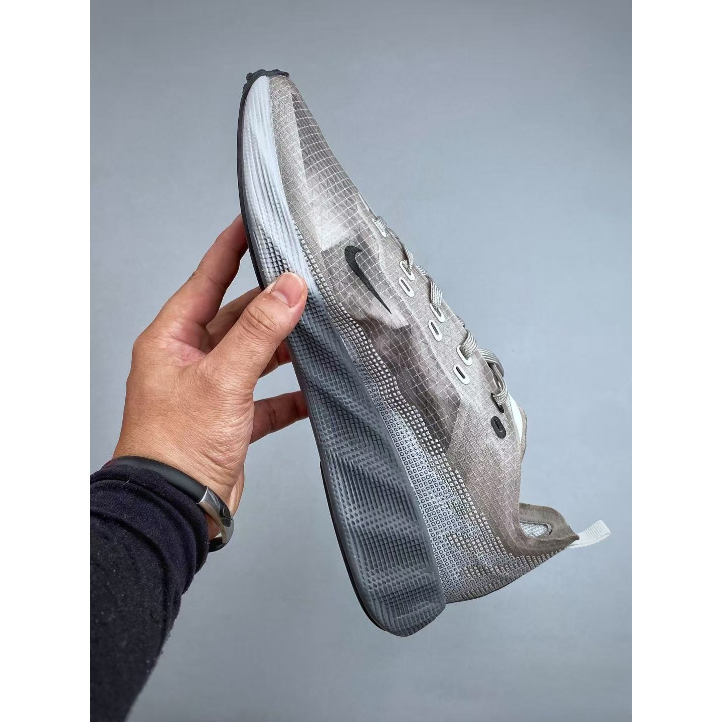 <p>Nike AVA X 透气支撑跑步鞋(褐色)</p>